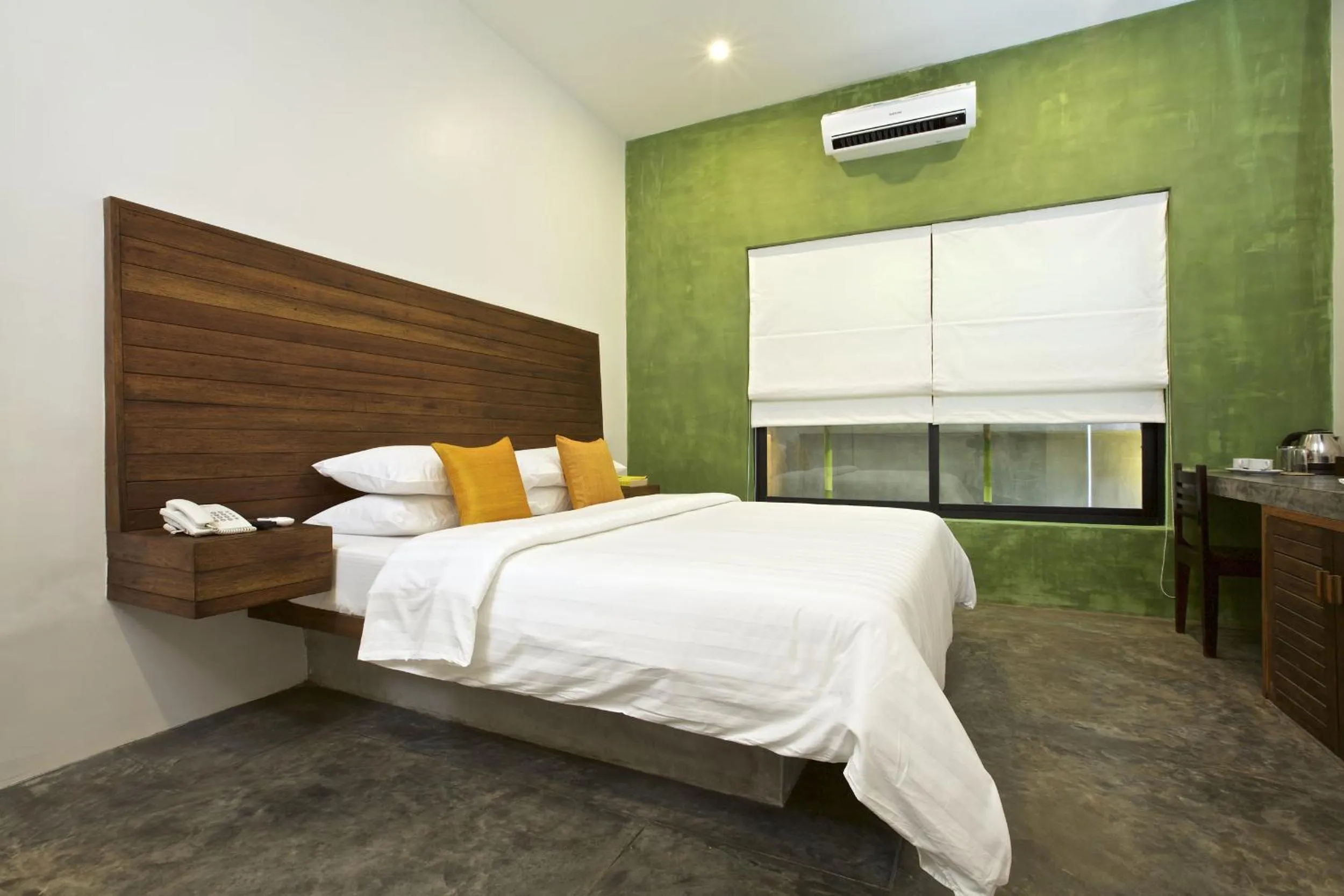 Photo of the whole room, Bed in Chhouy Vathna Angkor Boutique