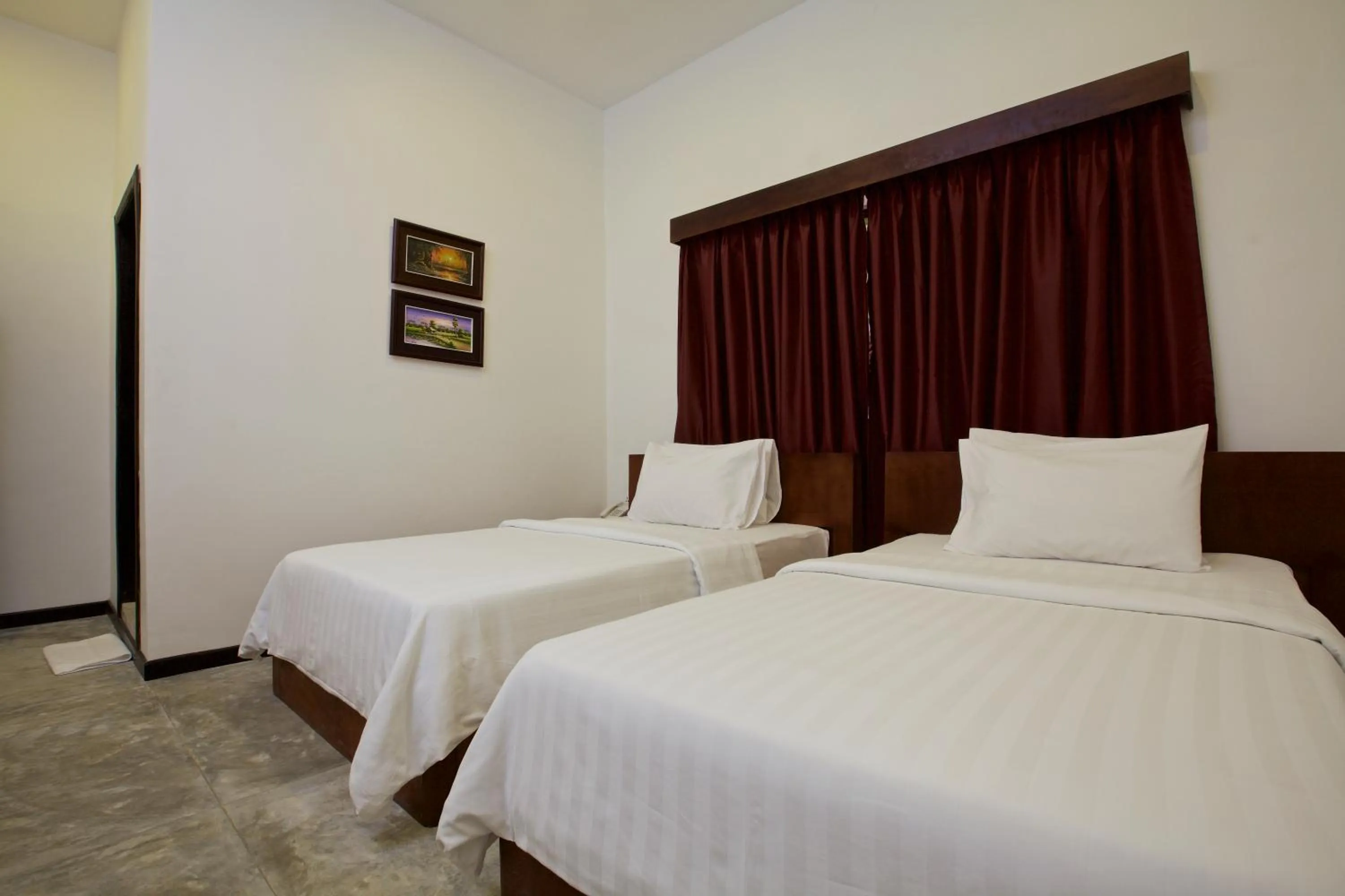 Photo of the whole room, Bed in Chhouy Vathna Angkor Boutique