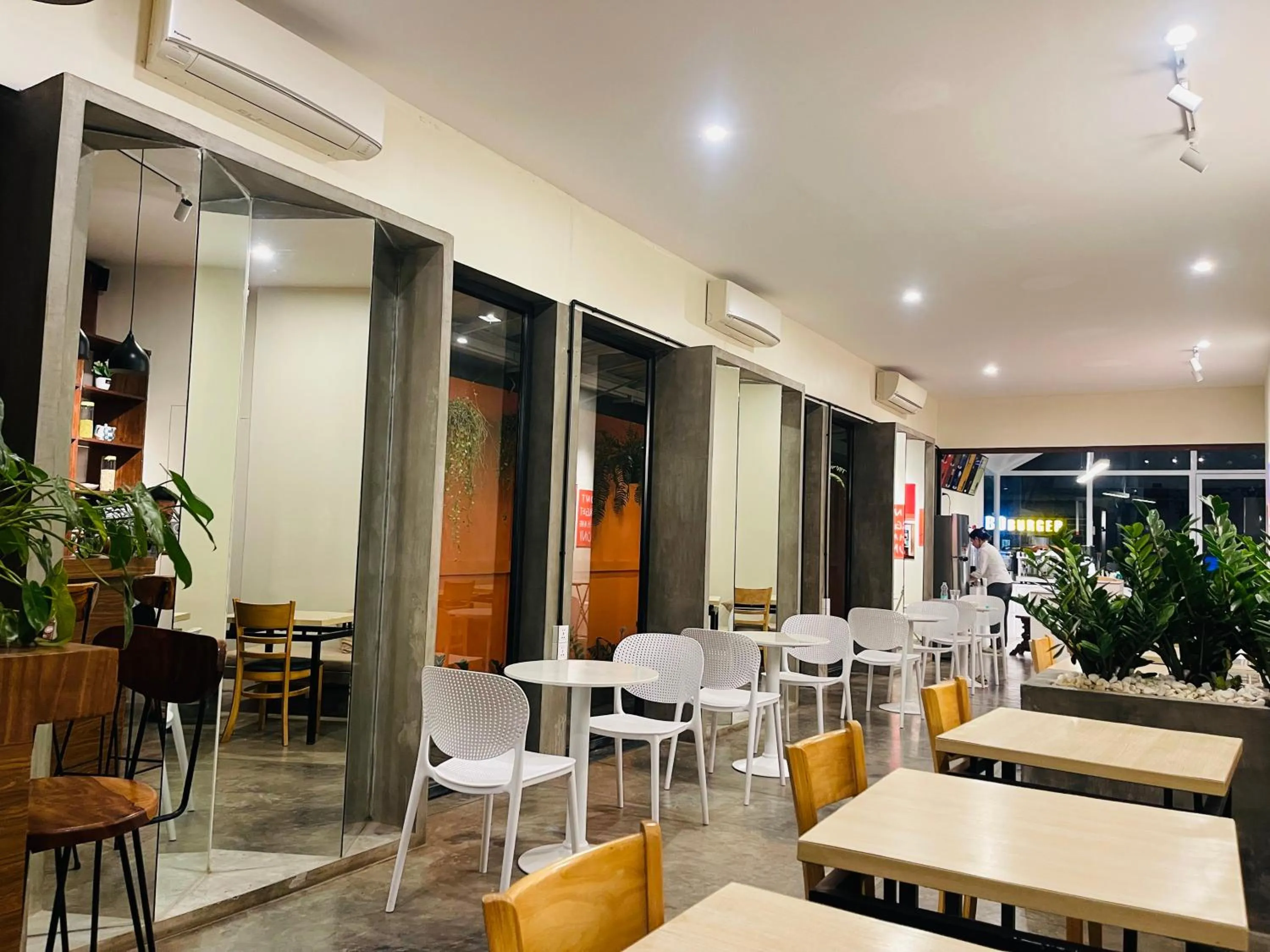 Restaurant/places to eat in Chhouy Vathna Angkor Boutique