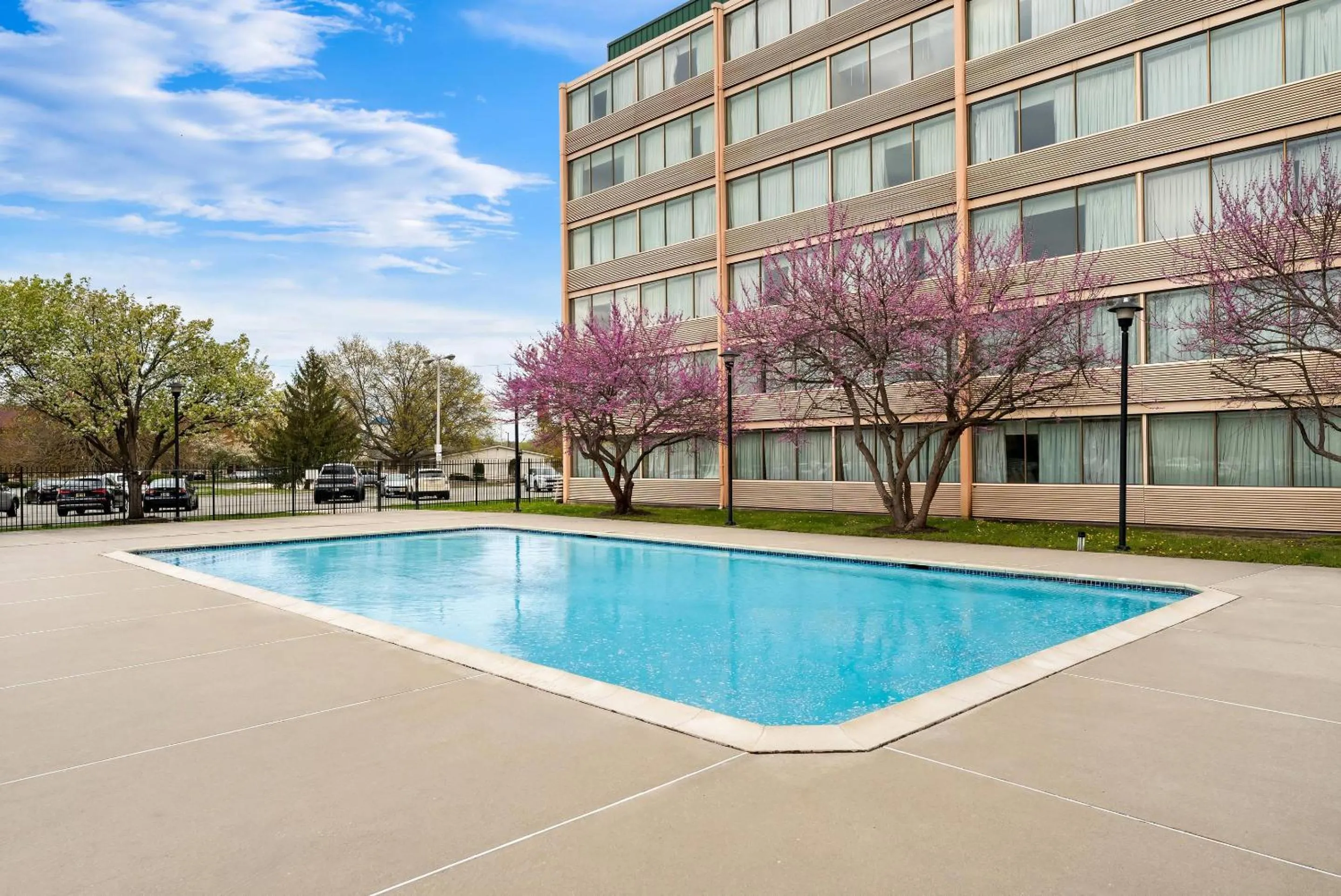 Swimming pool in Quality Hotel Philadelphia Airport