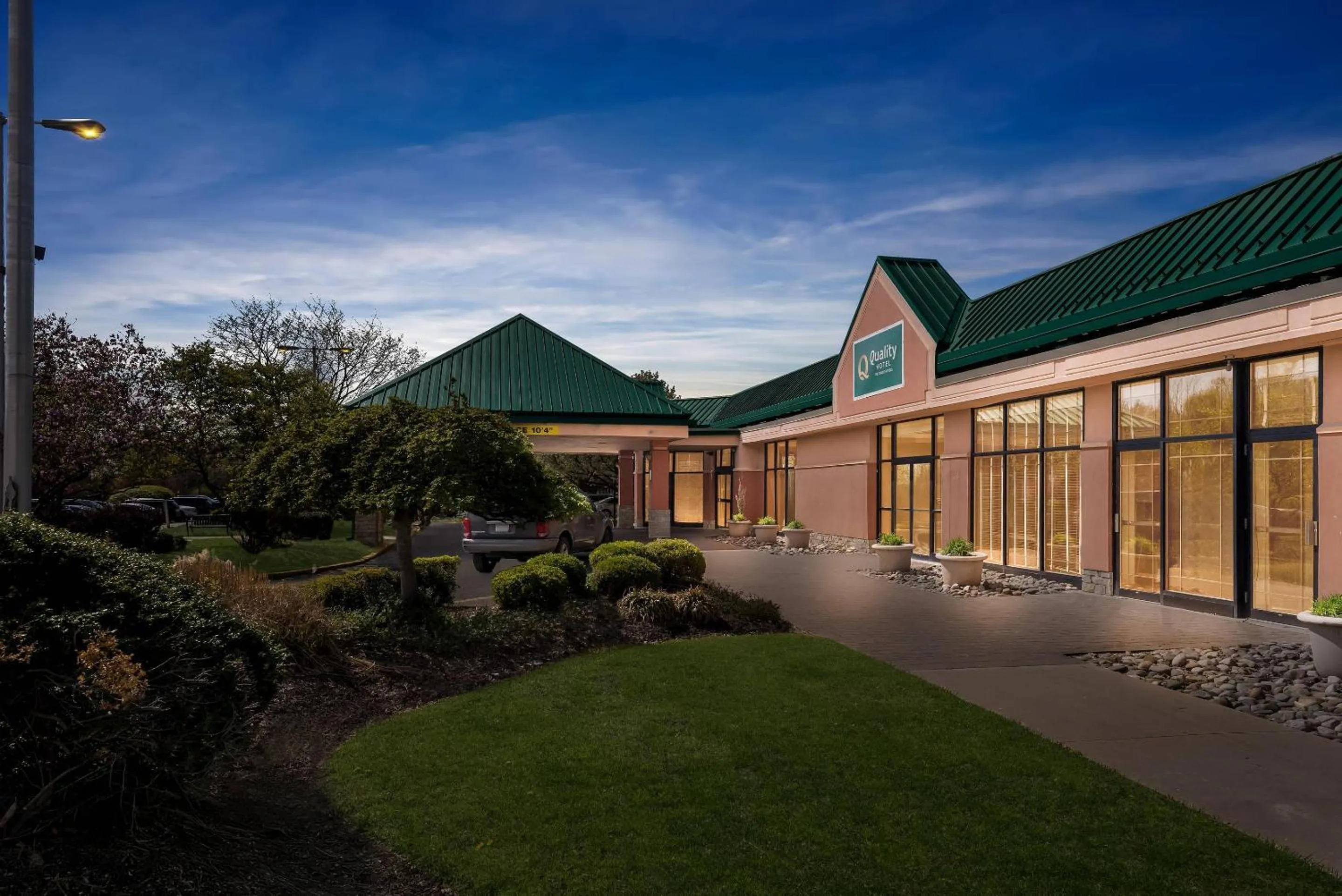 Property building in Quality Hotel Philadelphia Airport