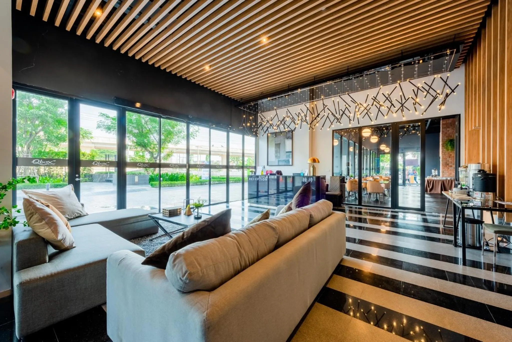 Lobby or reception, Seating Area in Q-Box Hotel Bangkok Blossom (SHA Plus)