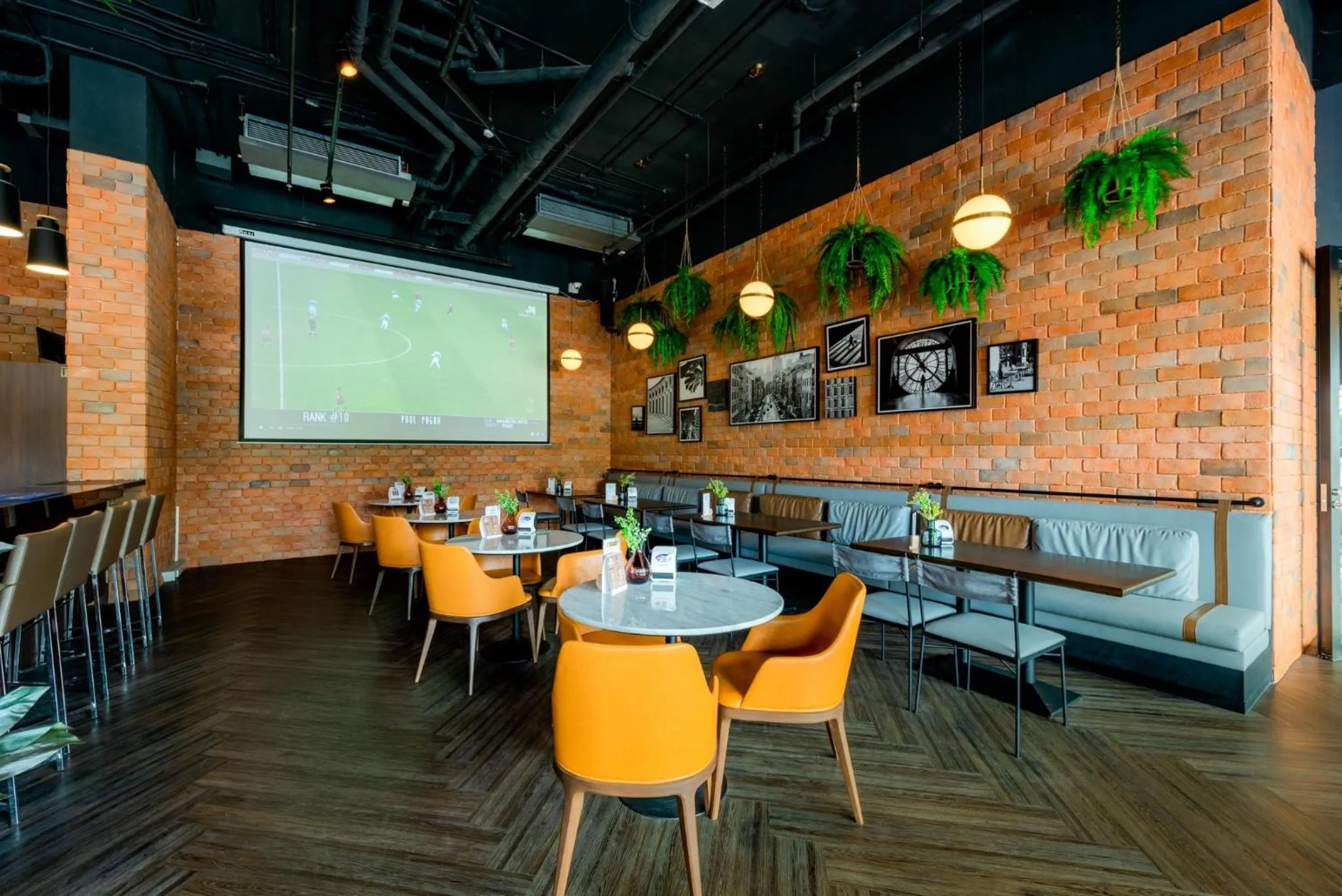 Restaurant/Places to Eat in Q-Box Hotel Bangkok Blossom (SHA Plus)