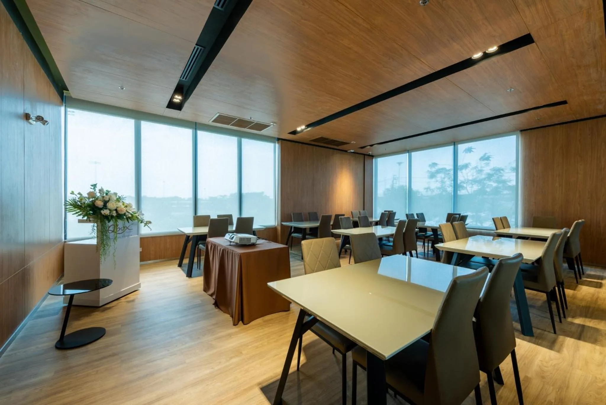 Meeting/conference room, Restaurant/Places to Eat in Q-Box Hotel Bangkok Blossom (SHA Plus)