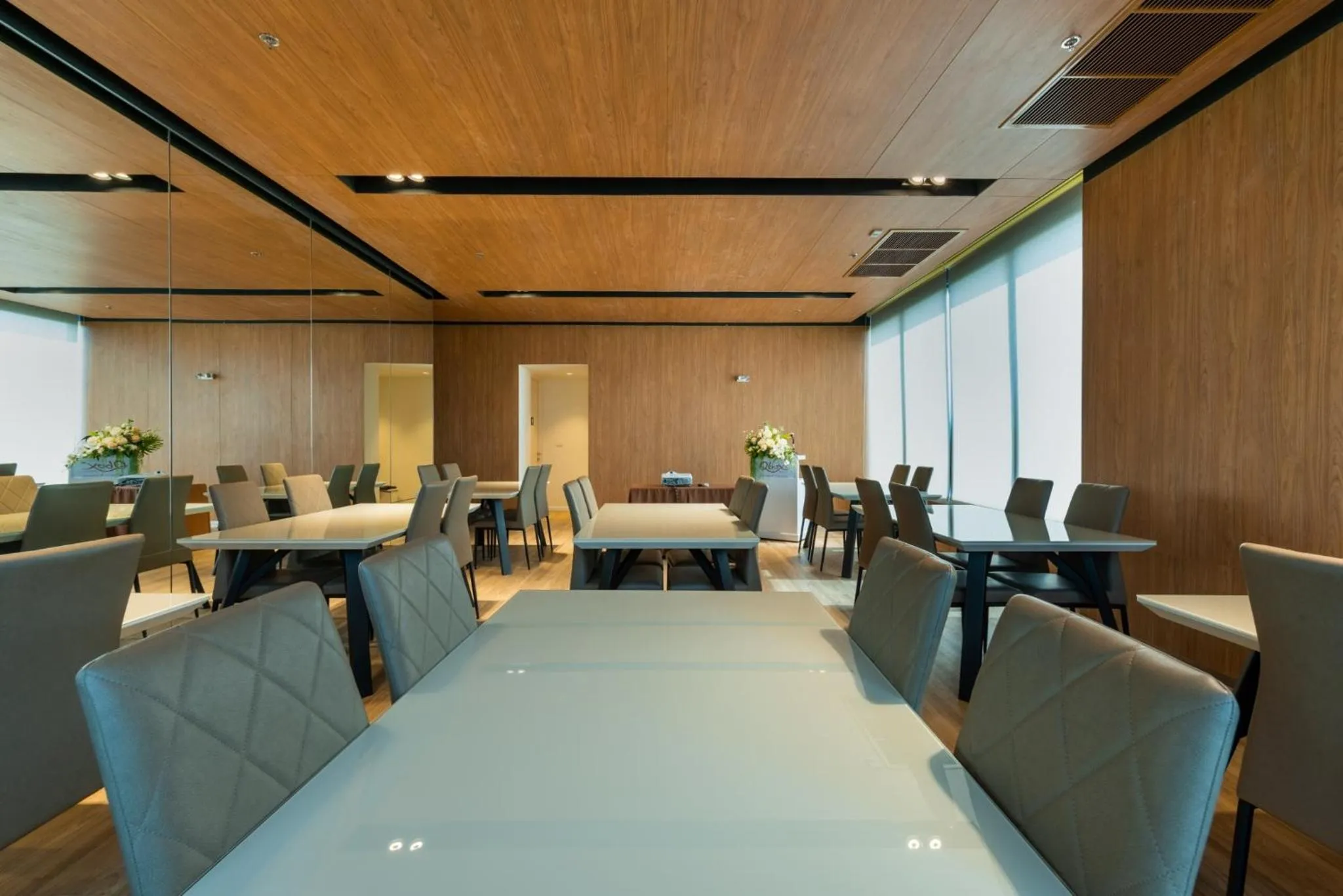 Business facilities, Restaurant/Places to Eat in Q-Box Hotel Bangkok Blossom (SHA Plus)