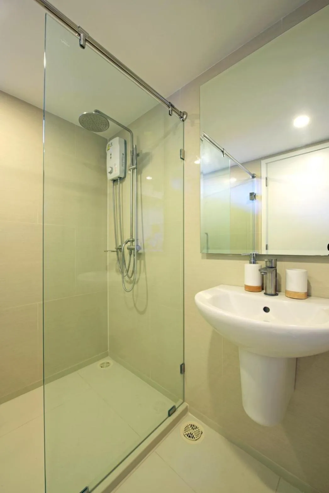 Shower, Bathroom in Q-Box Hotel Bangkok Blossom (SHA Plus)