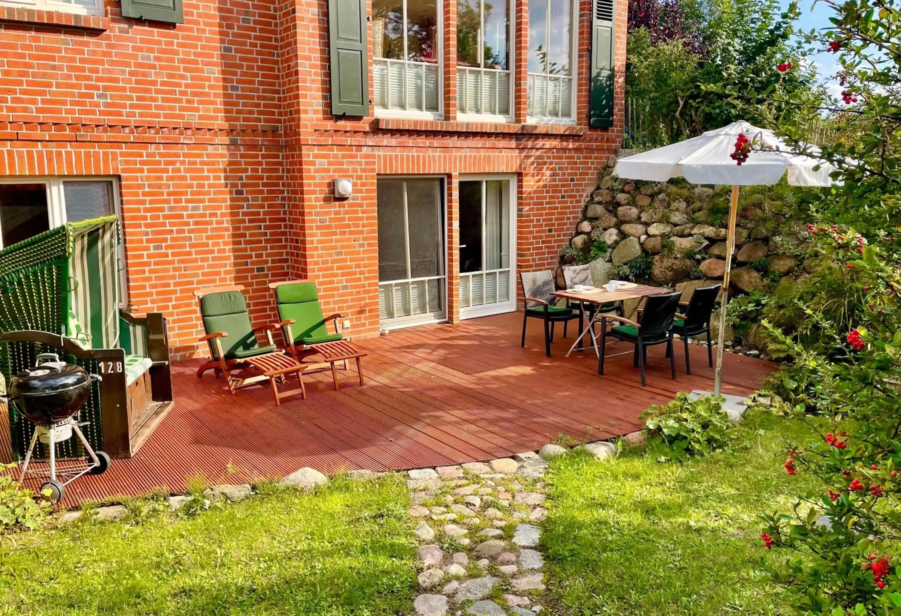 Ein-Steinwurf-zum-Ostseestrand-Ferienwohnung-Martha-mit-Terrasse Ein-Steinwurf-zum-Ostseestrand-Ferienwohnung-Martha-mit-Terrasse