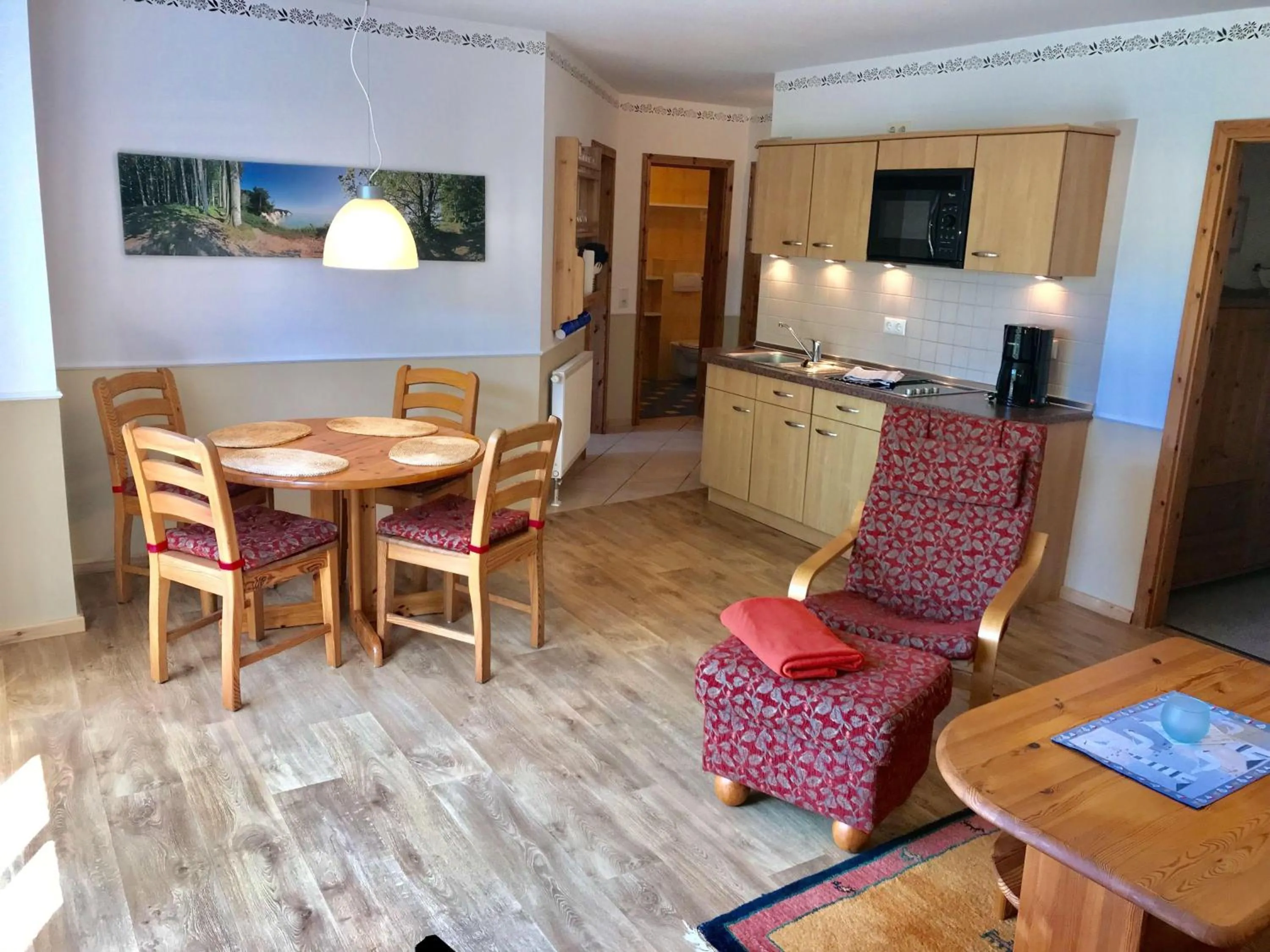 Ein-Steinwurf-zum-Ostseestrand-Ferienwohnung-Martha-mit-Terrasse