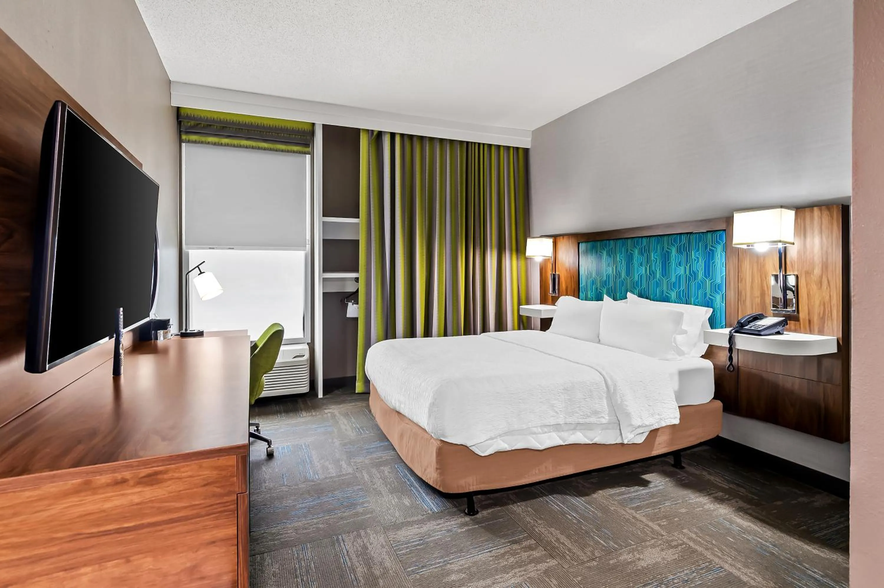 Bedroom, Bed in Hampton Inn Princeton