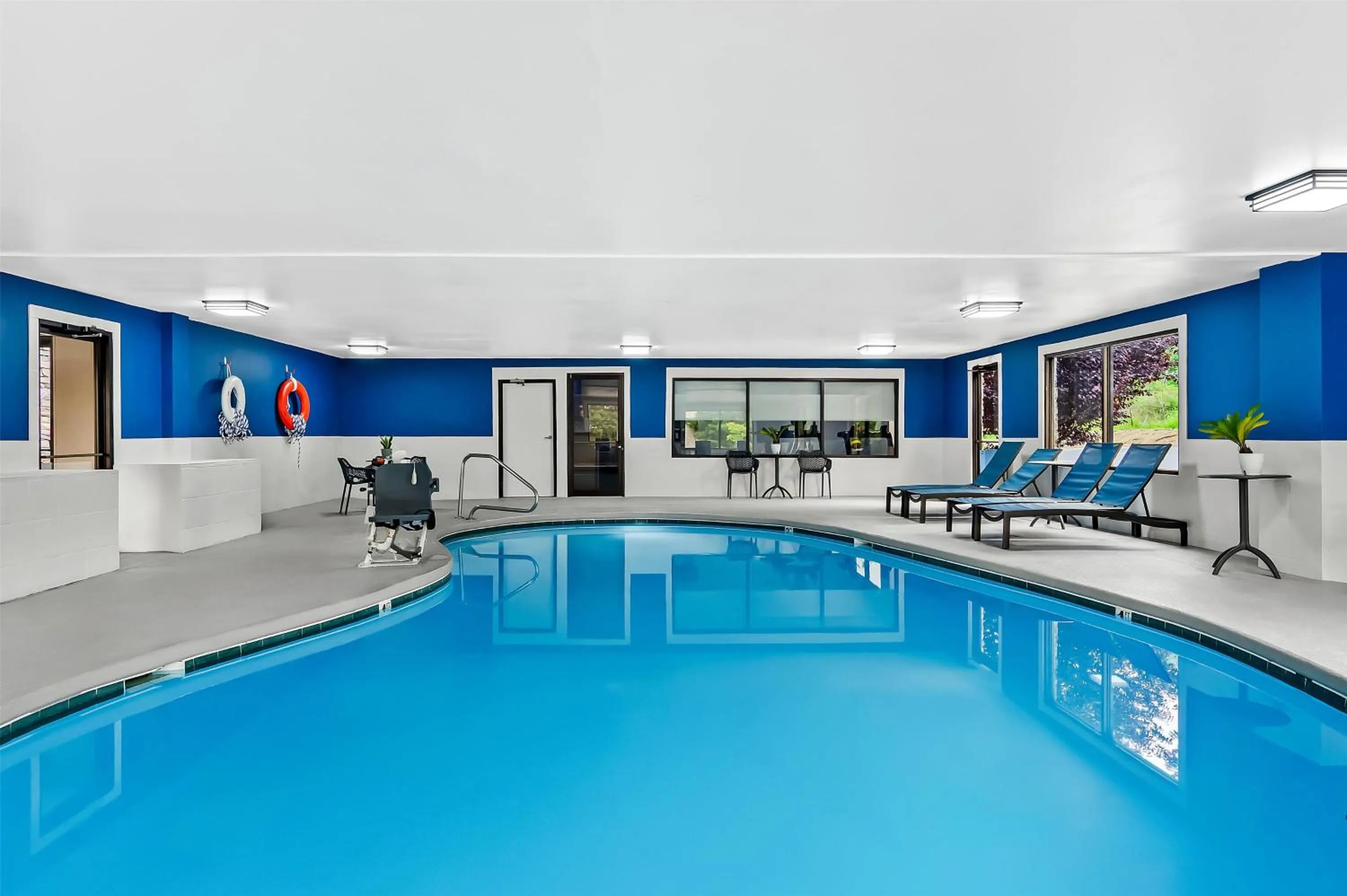 Pool view in Hampton Inn Princeton