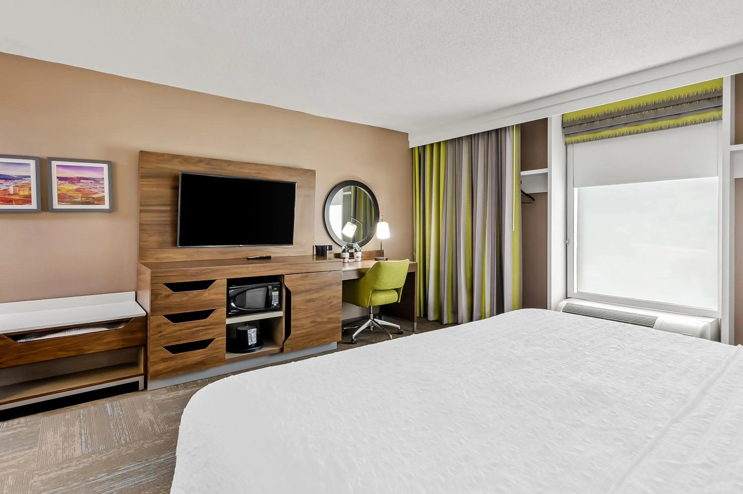 Bedroom, Bed in Hampton Inn Princeton