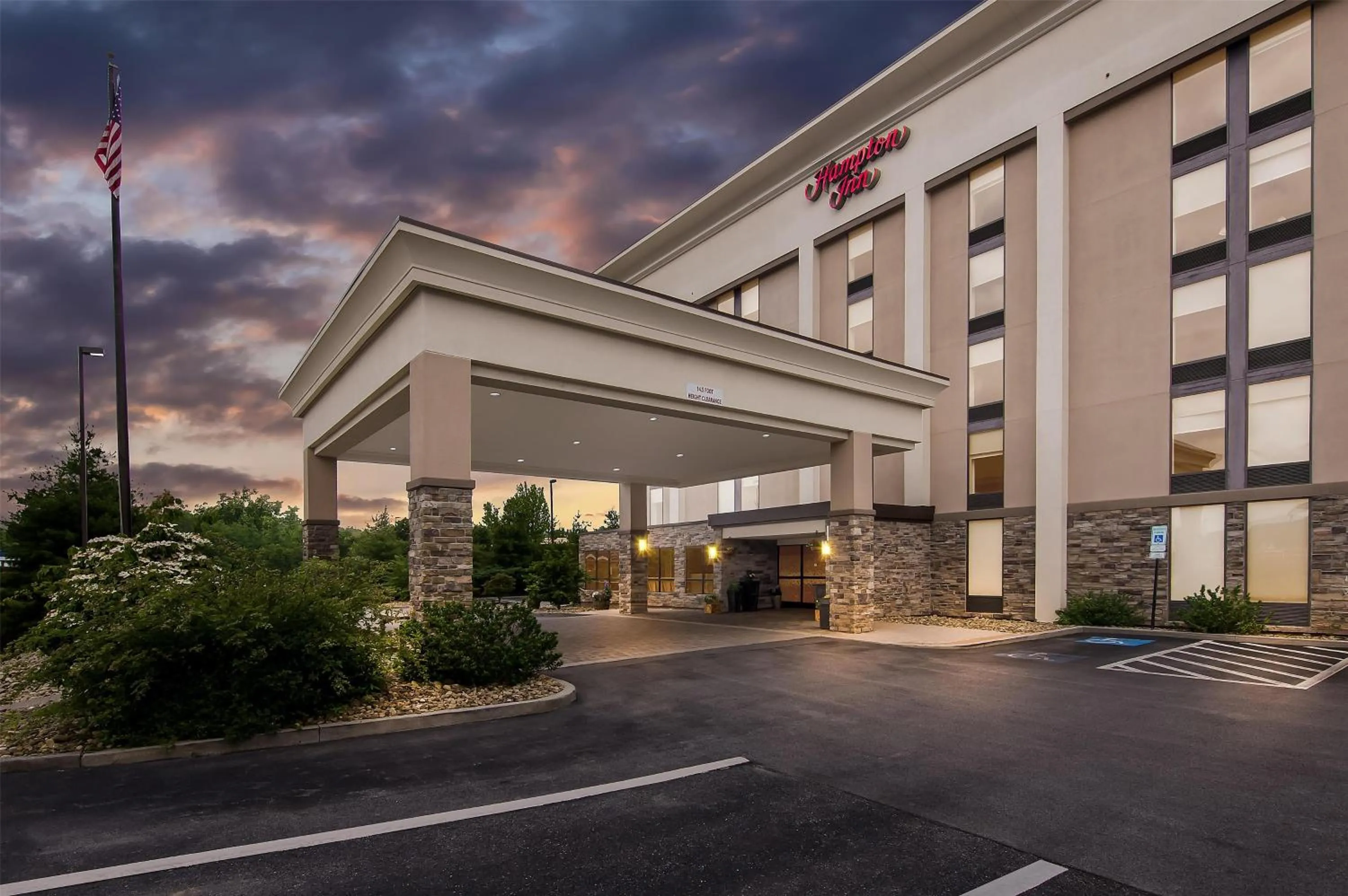 Property building in Hampton Inn Princeton