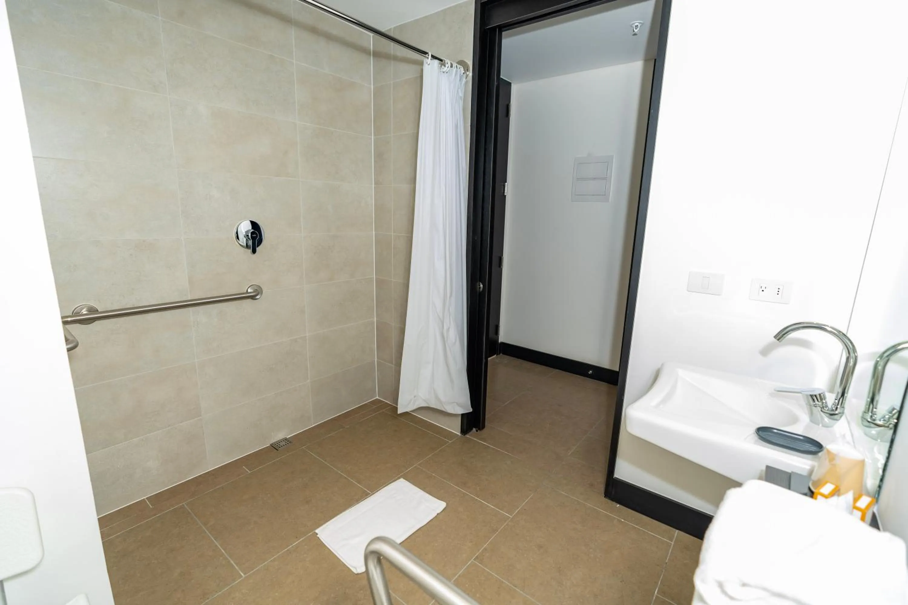 Shower in Hampton By Hilton Antofagasta