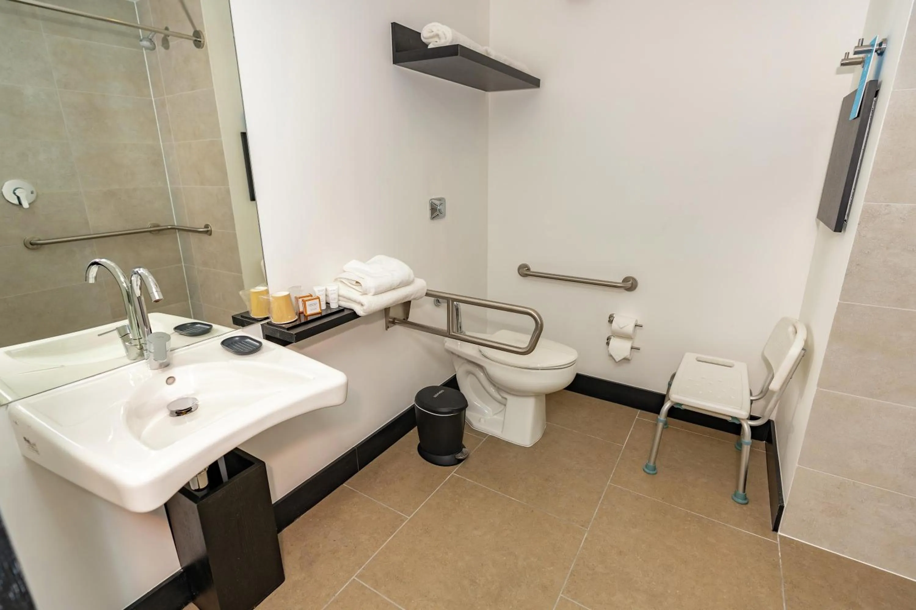 Bathroom in Hampton By Hilton Antofagasta