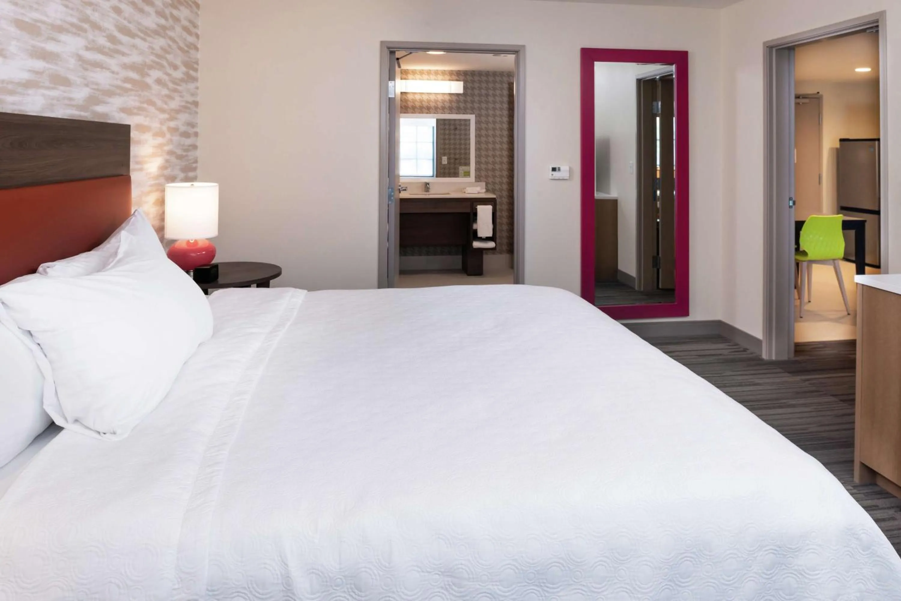 Kitchen or kitchenette, Bed in Home2 Suites By Hilton New Albany Columbus