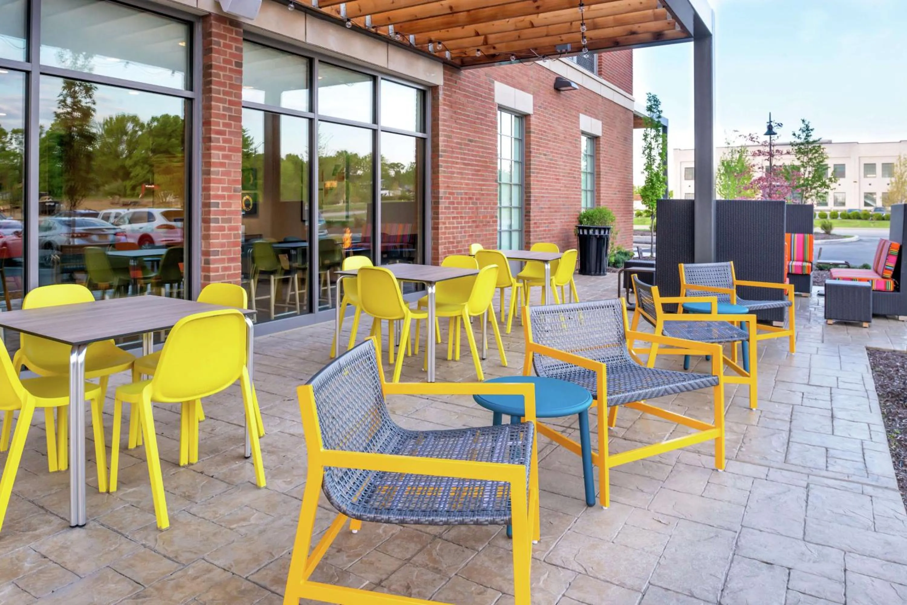 Dining area in Home2 Suites By Hilton New Albany Columbus