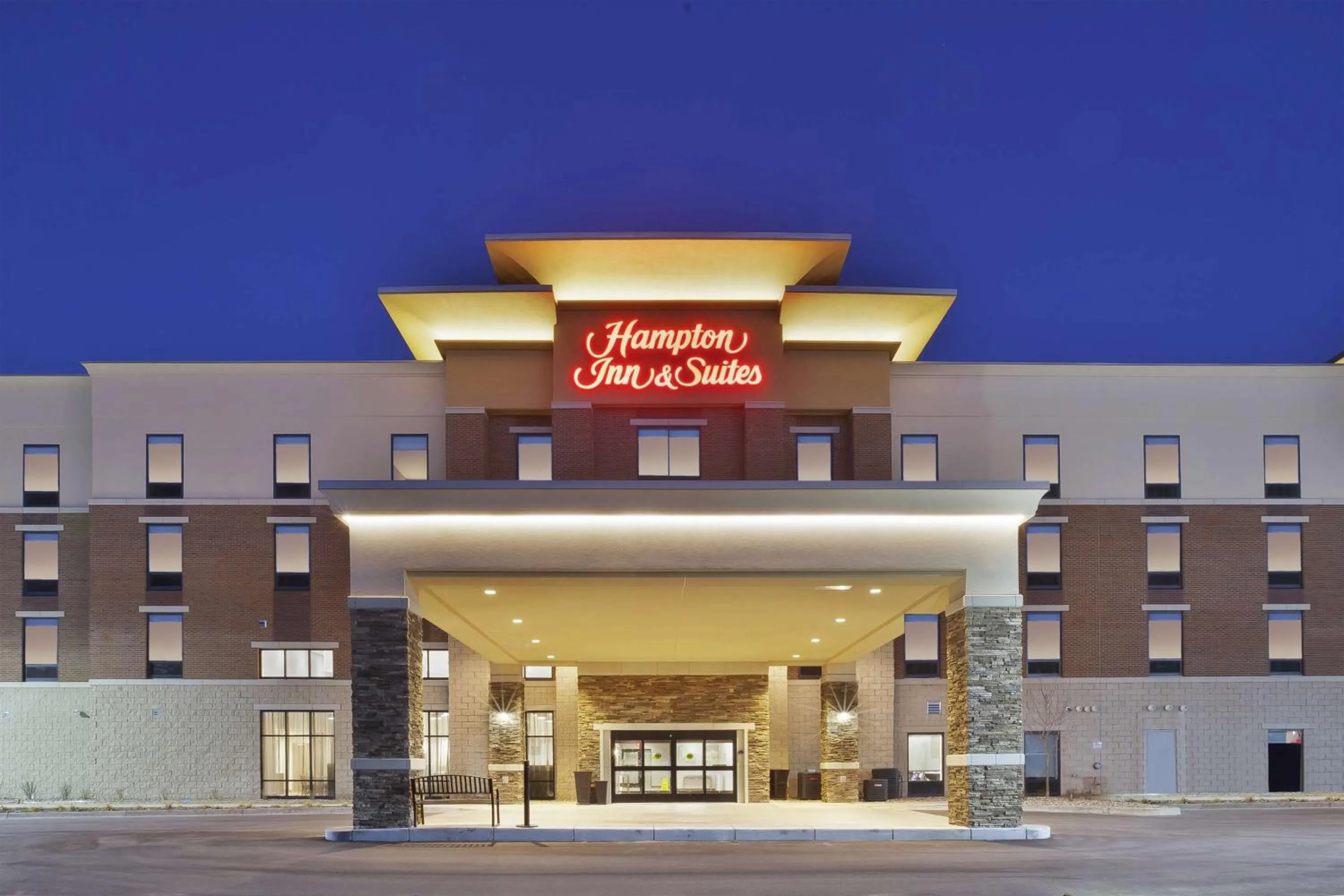 Property building in Hampton Inn & Suites Grandville Grand Rapids South