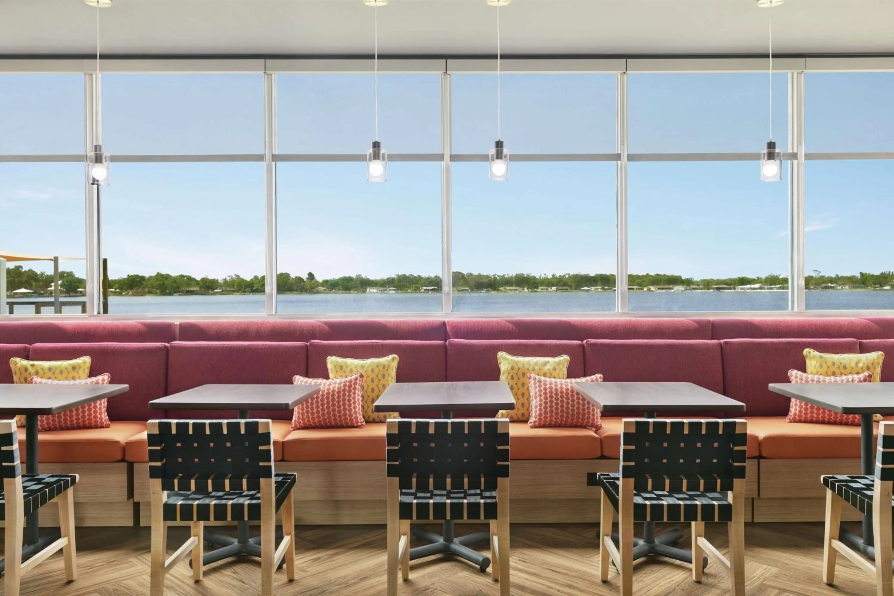 Dining area in Tru By Hilton Sebring FL