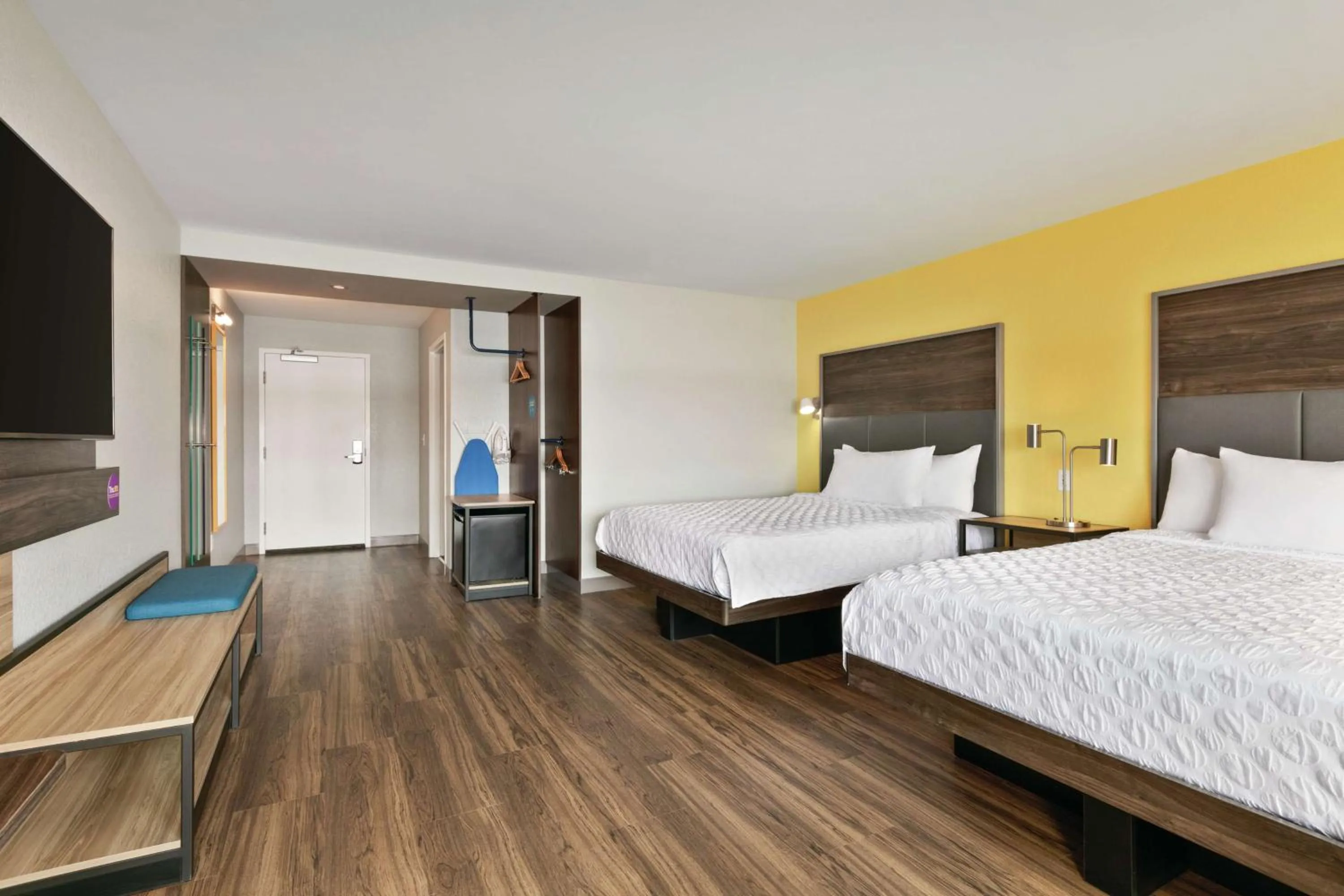 Bedroom, Bed in Tru By Hilton Sebring FL