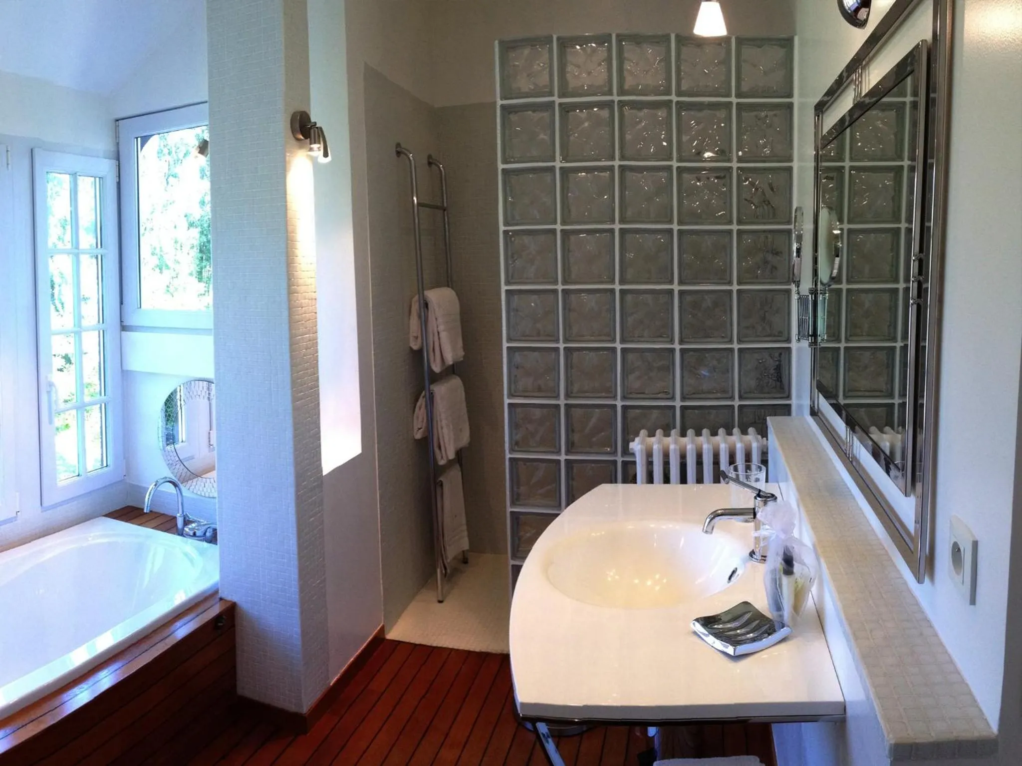 Decorative detail in Le Clos des Pommiers