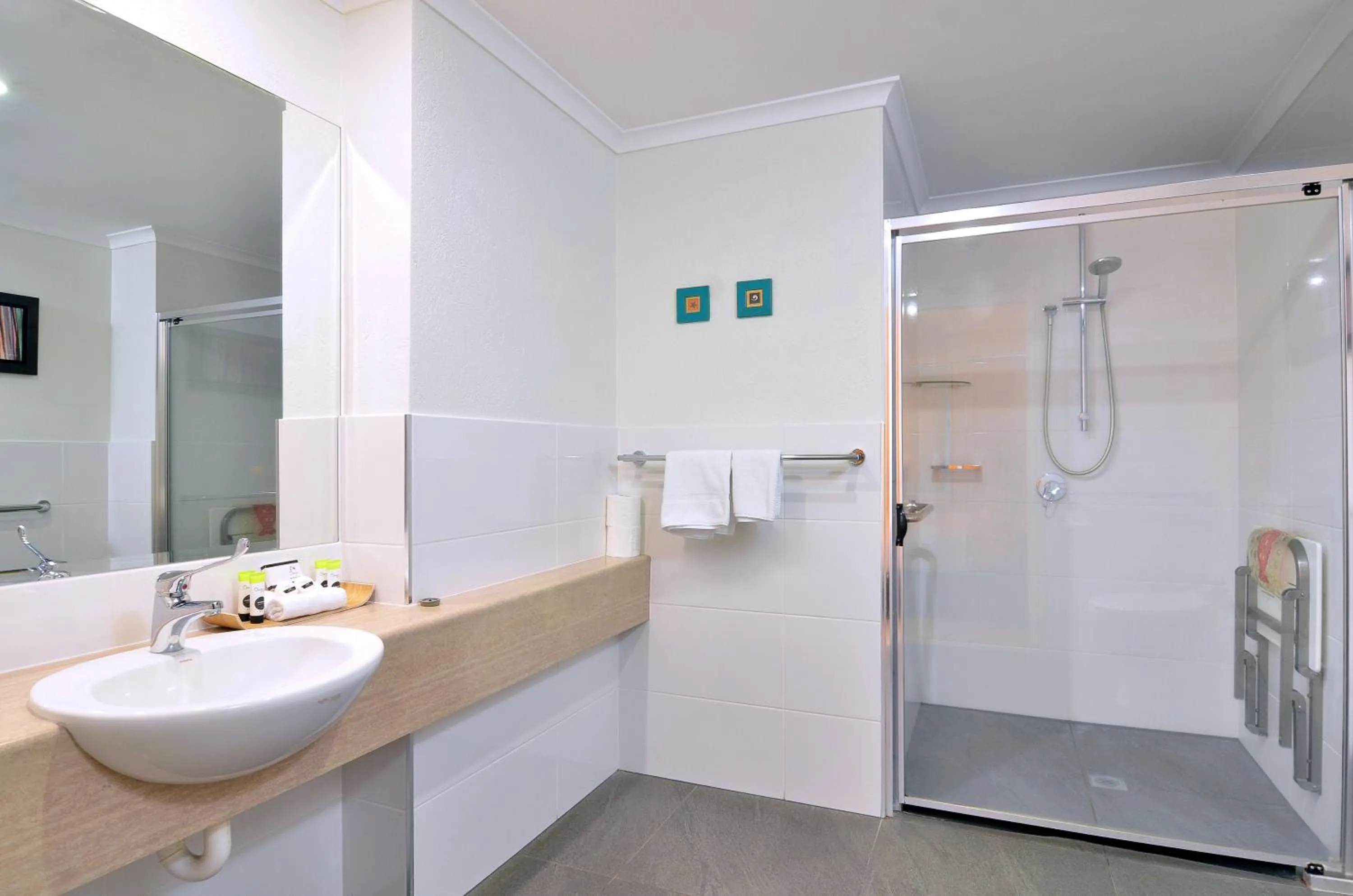 Shower in Le Cher Du Monde Adults Only