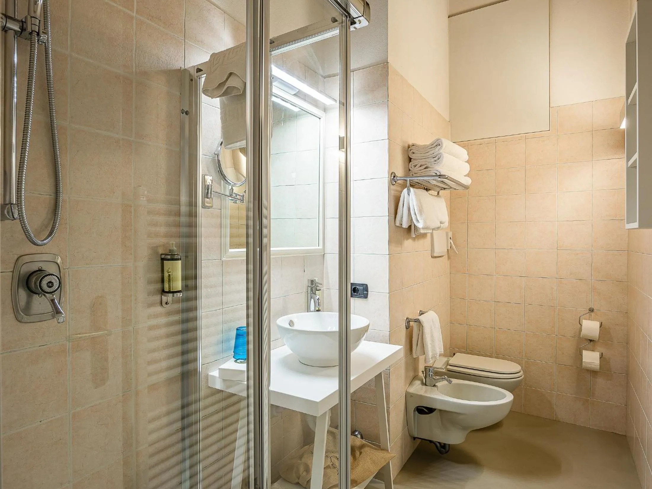 Shower in Hotel Villa Cariola