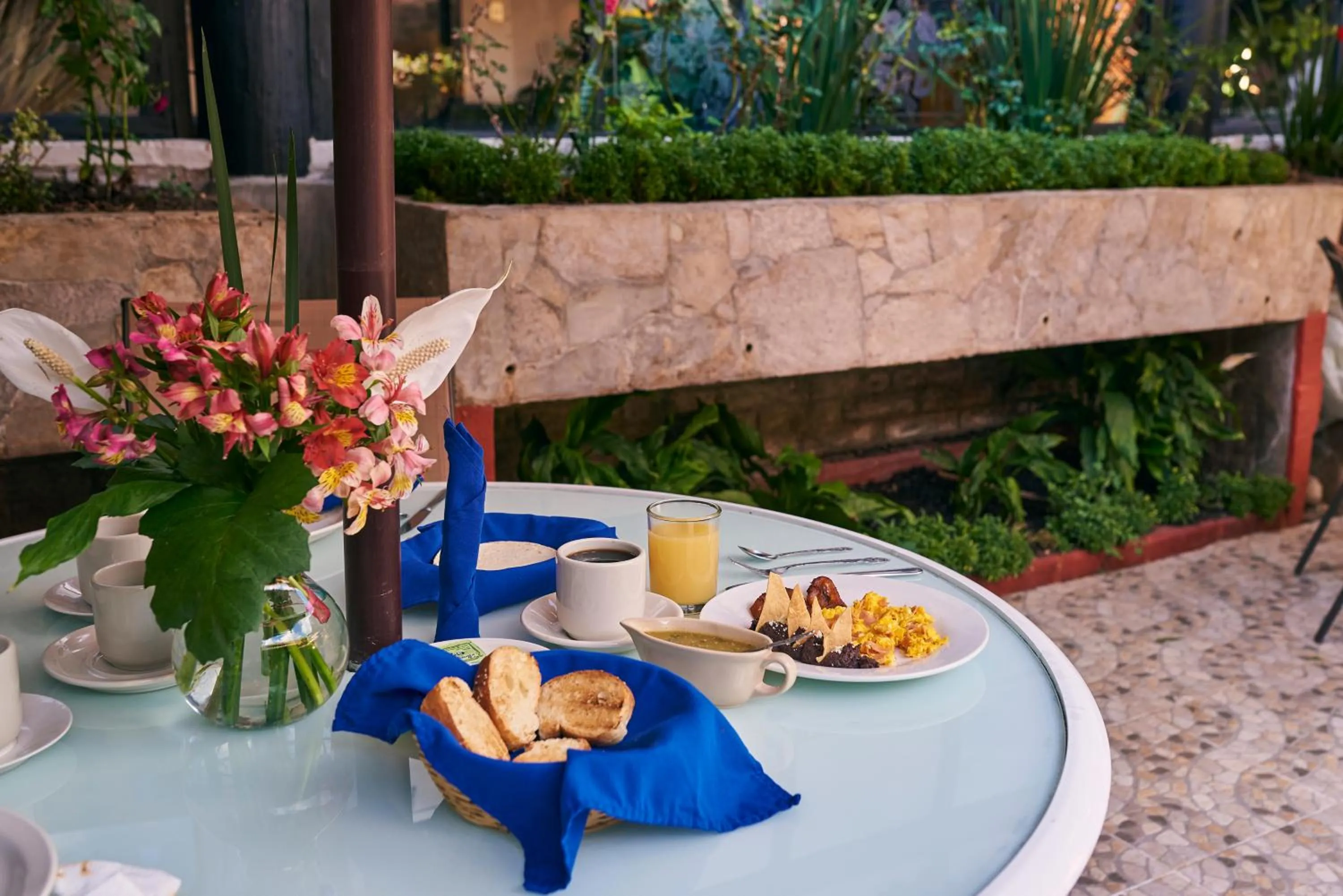 Breakfast in Hotel Palacio de Moctezuma