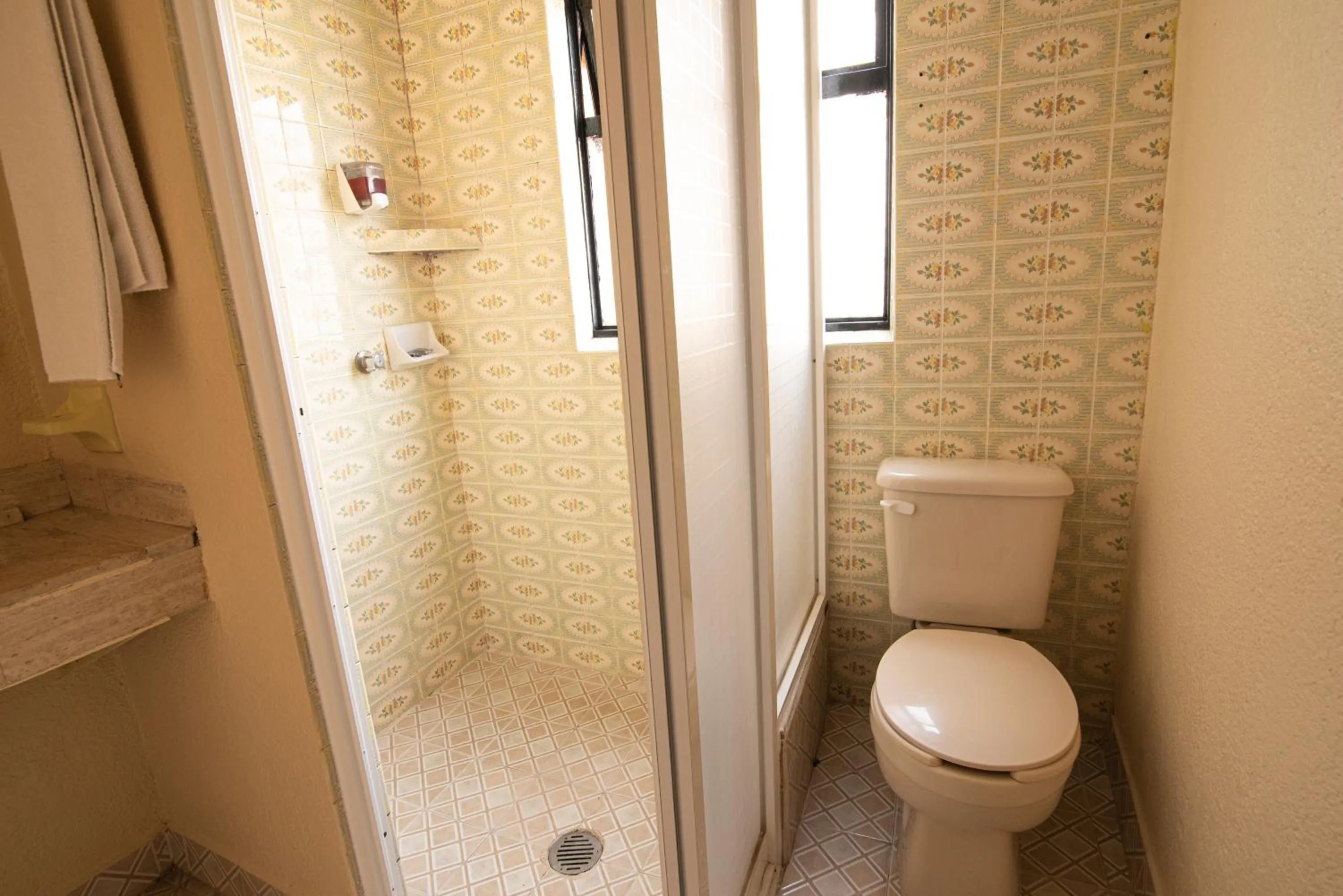 Toilet in Hotel Palacio de Moctezuma