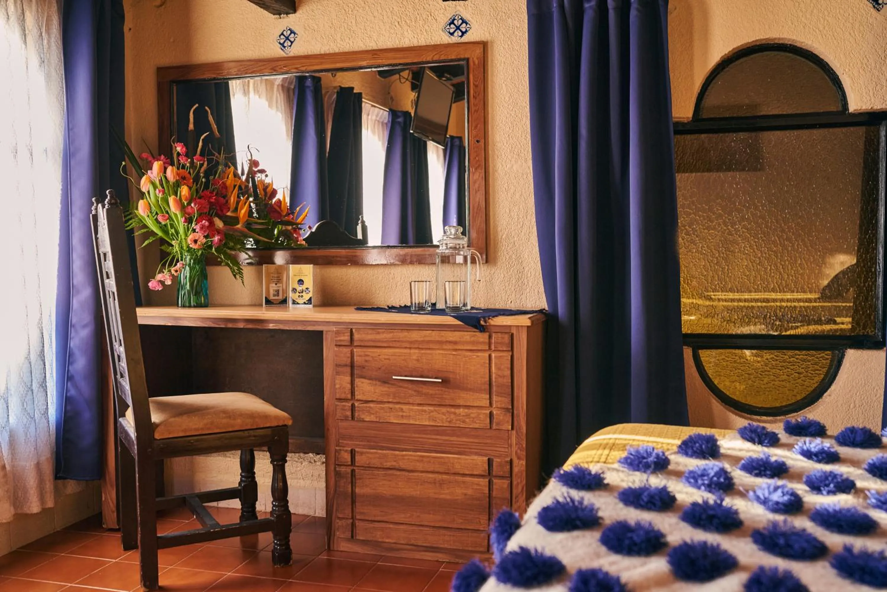 room service, Bed in Hotel Palacio de Moctezuma