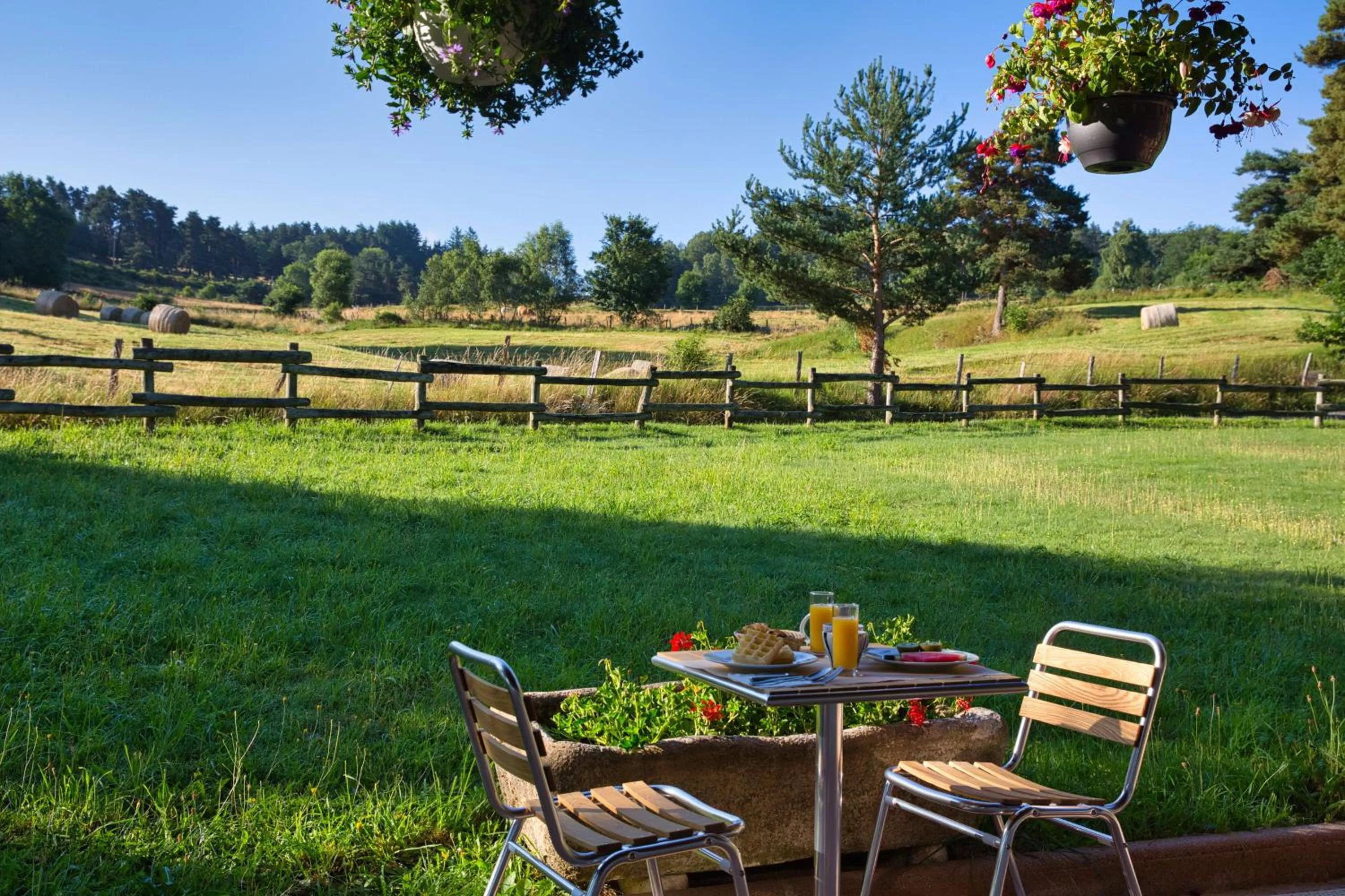 Restaurant/places to eat in Les Hameaux De Lozere Sure Hotel Collection by Best Western