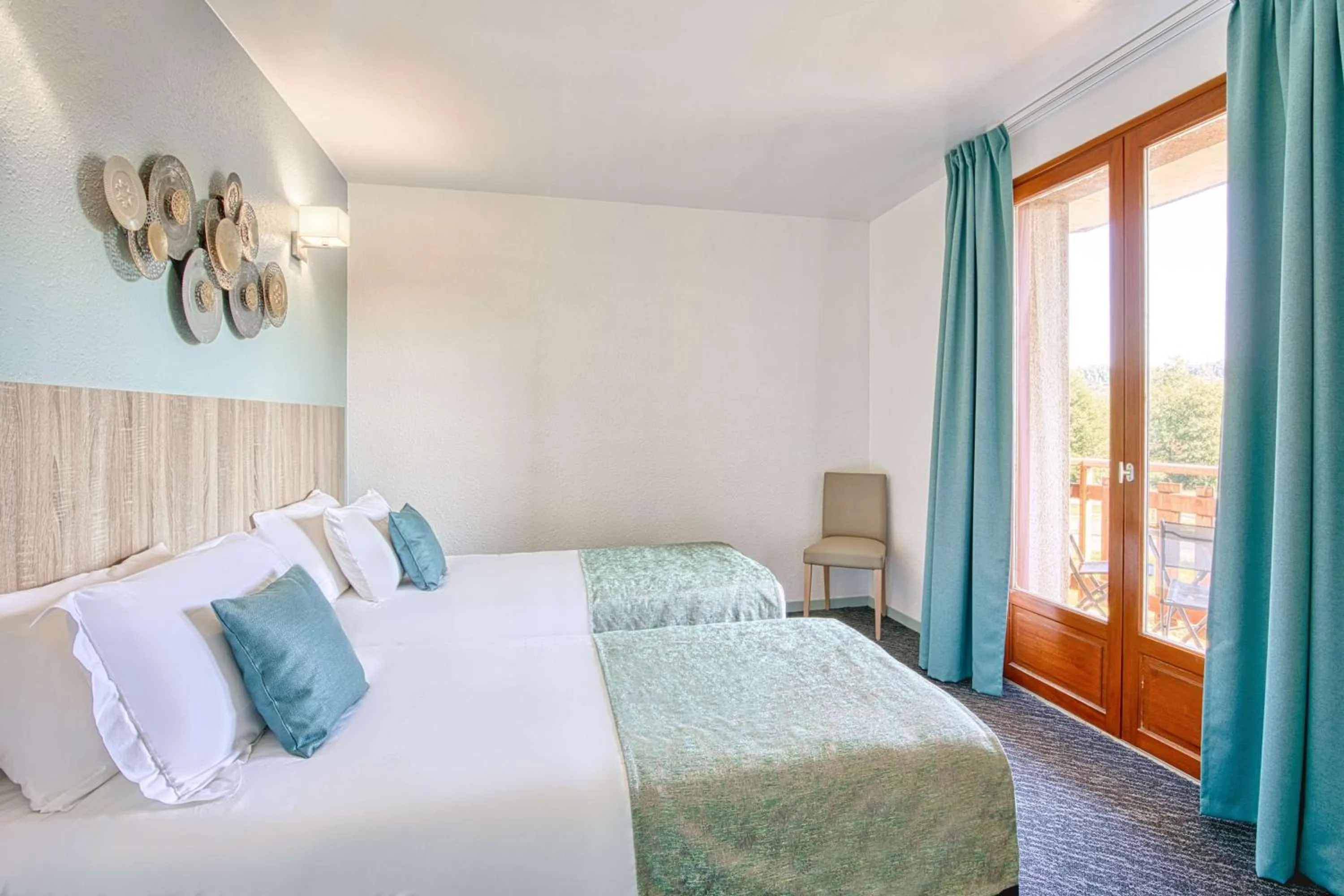 TV and multimedia, Bed in Les Hameaux De Lozere Sure Hotel Collection by Best Western