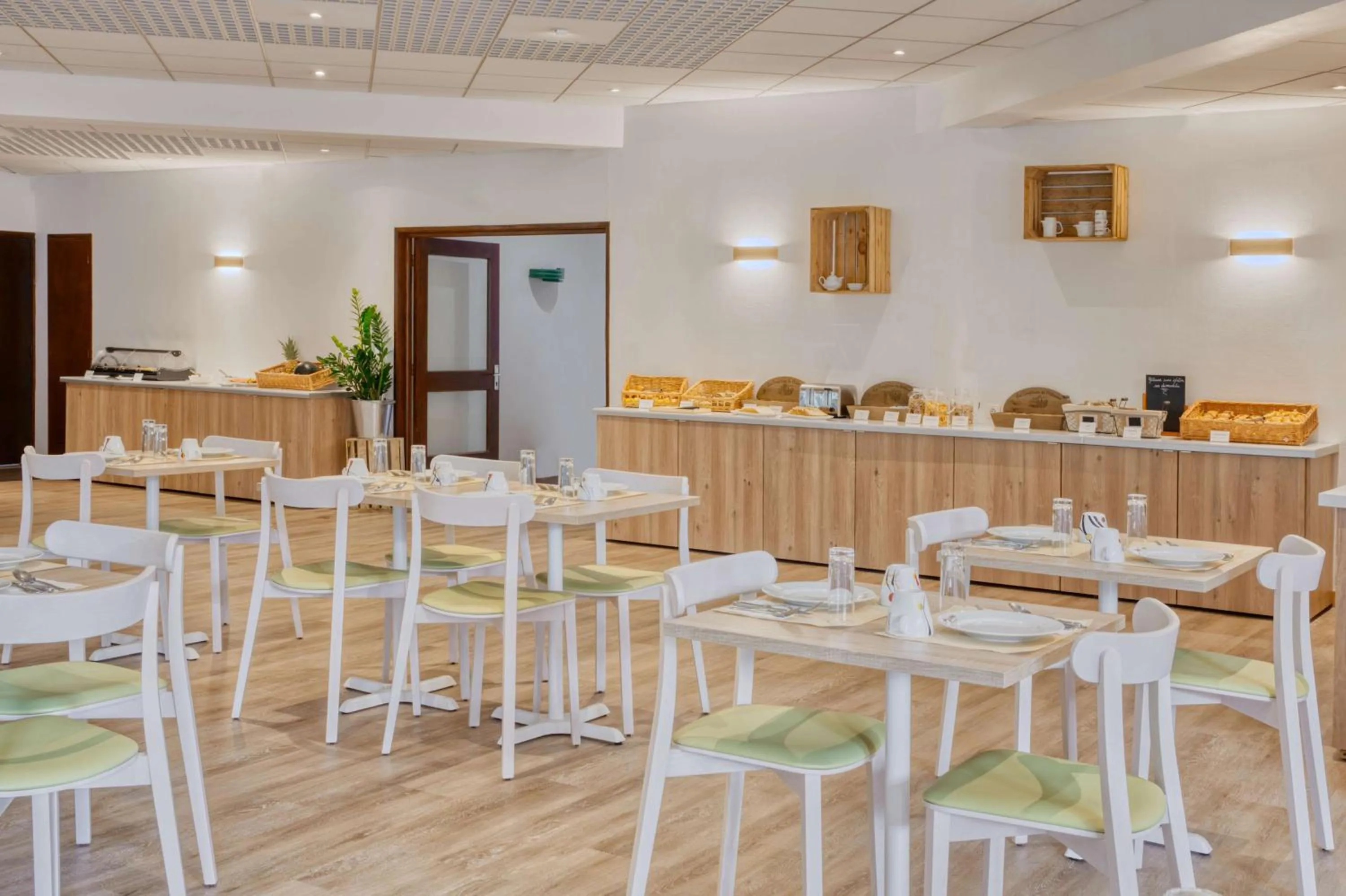 Restaurant/places to eat in Les Hameaux De Lozere Sure Hotel Collection by Best Western