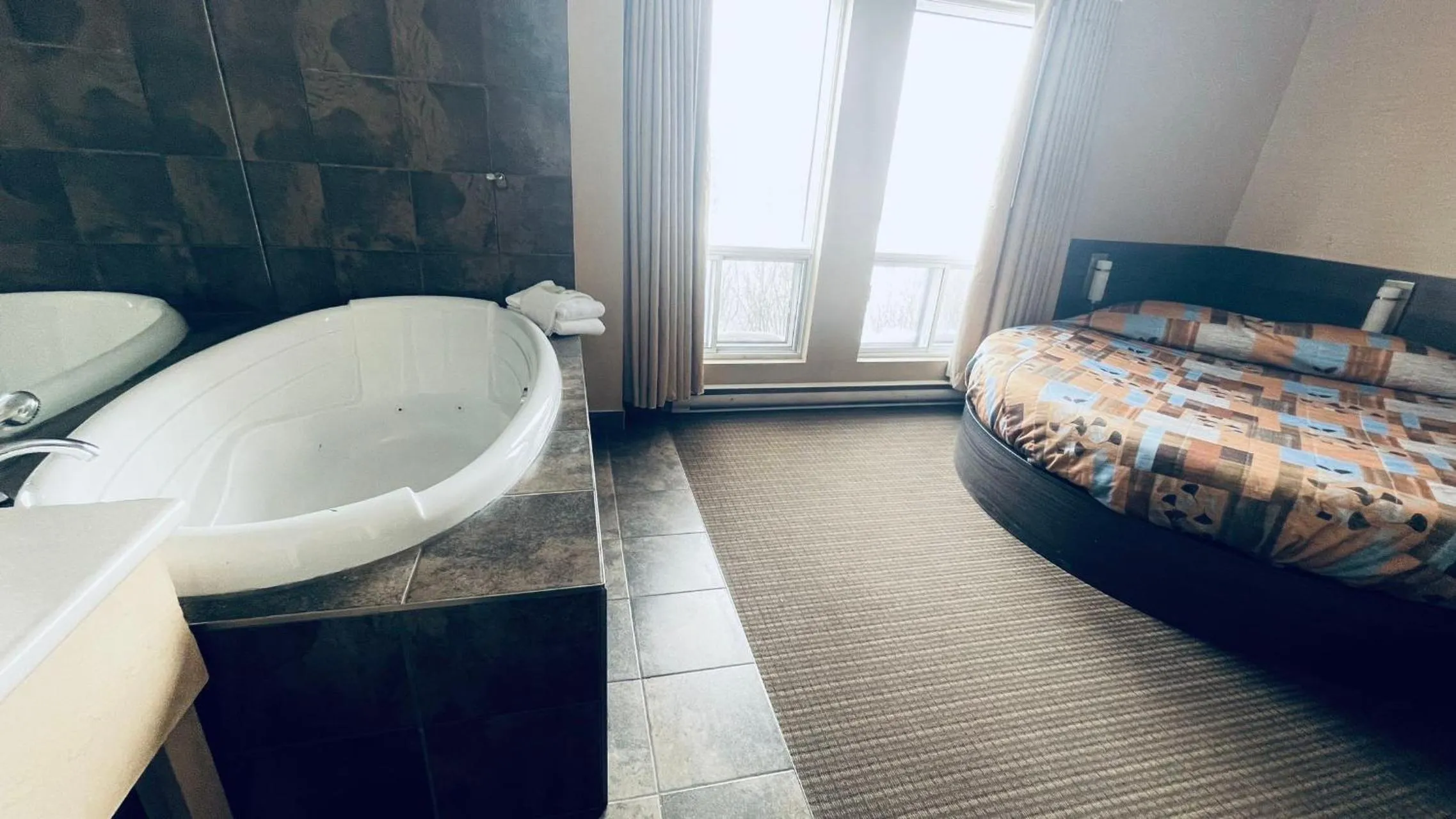 Bedroom, Bed in Motel Falcon