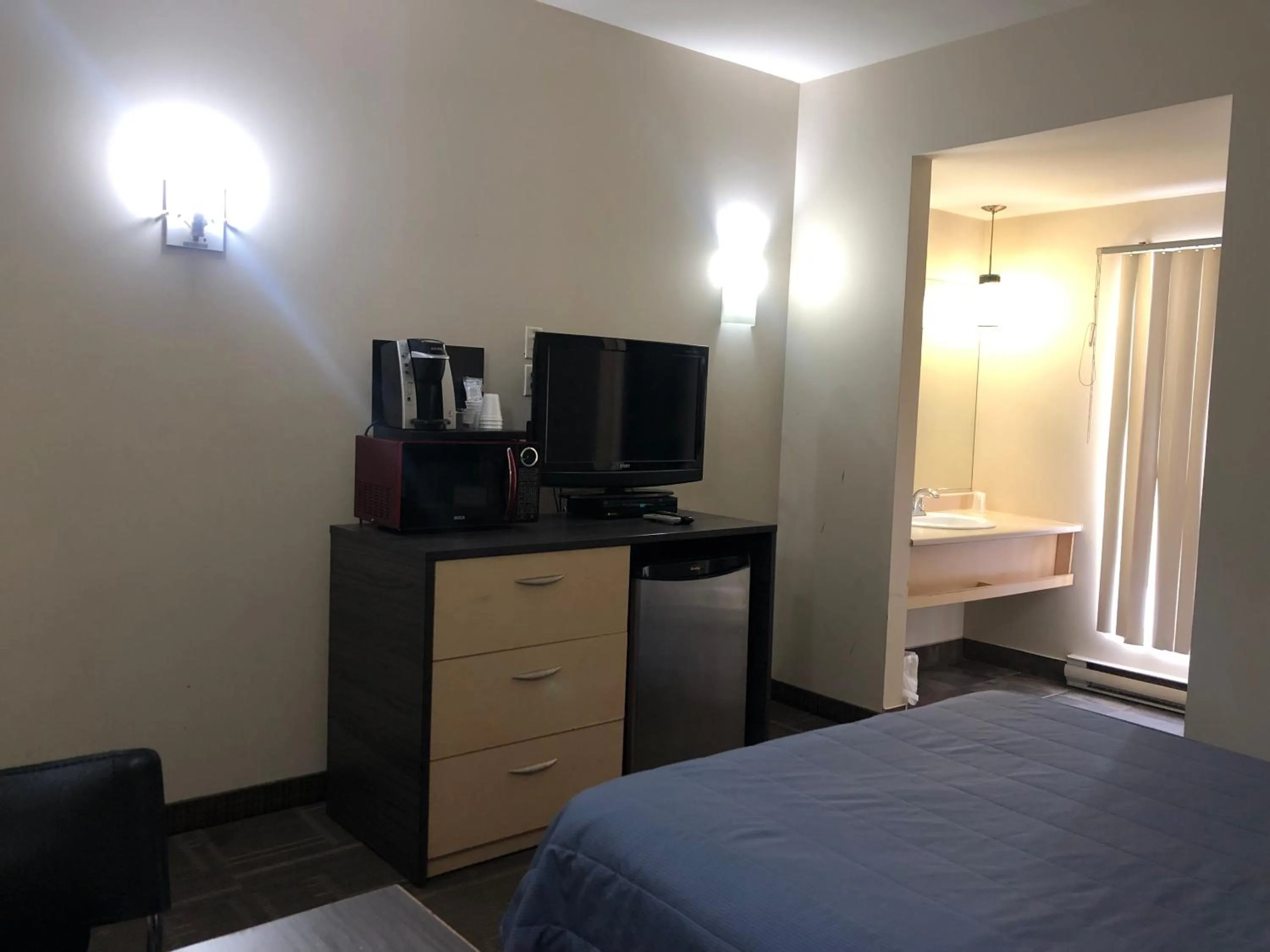 Bedroom, Bed in Motel Falcon