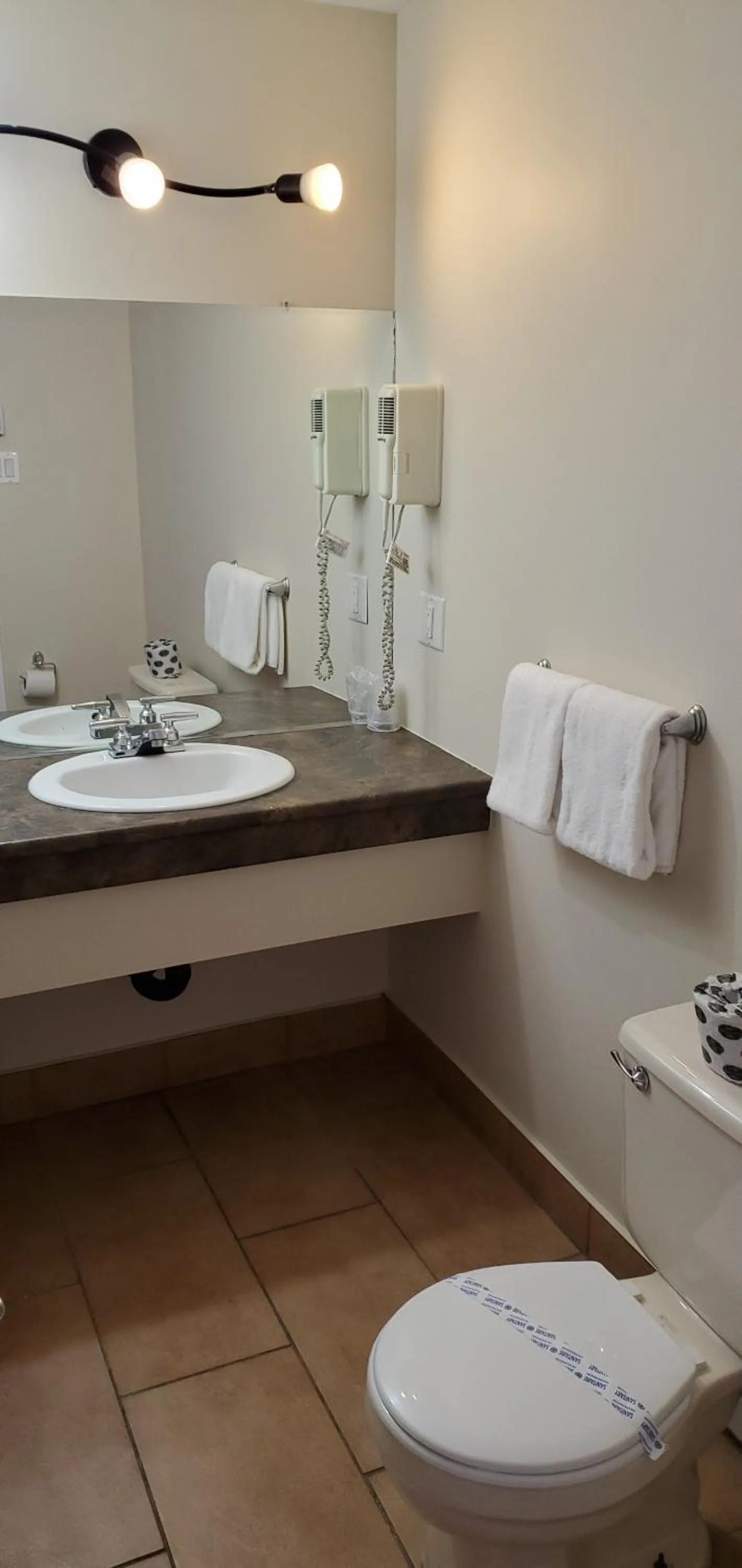 Bathroom in Motel Falcon