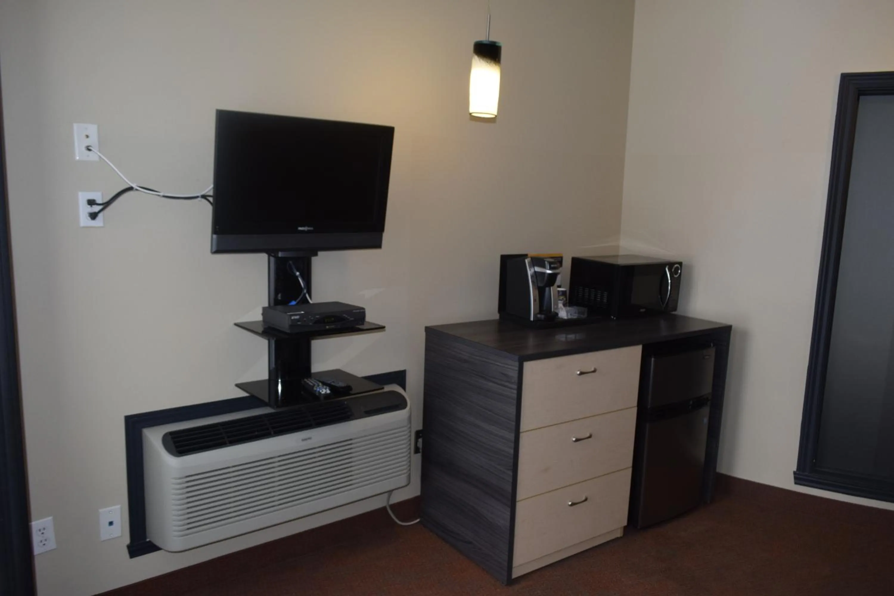 TV and multimedia in Motel Falcon