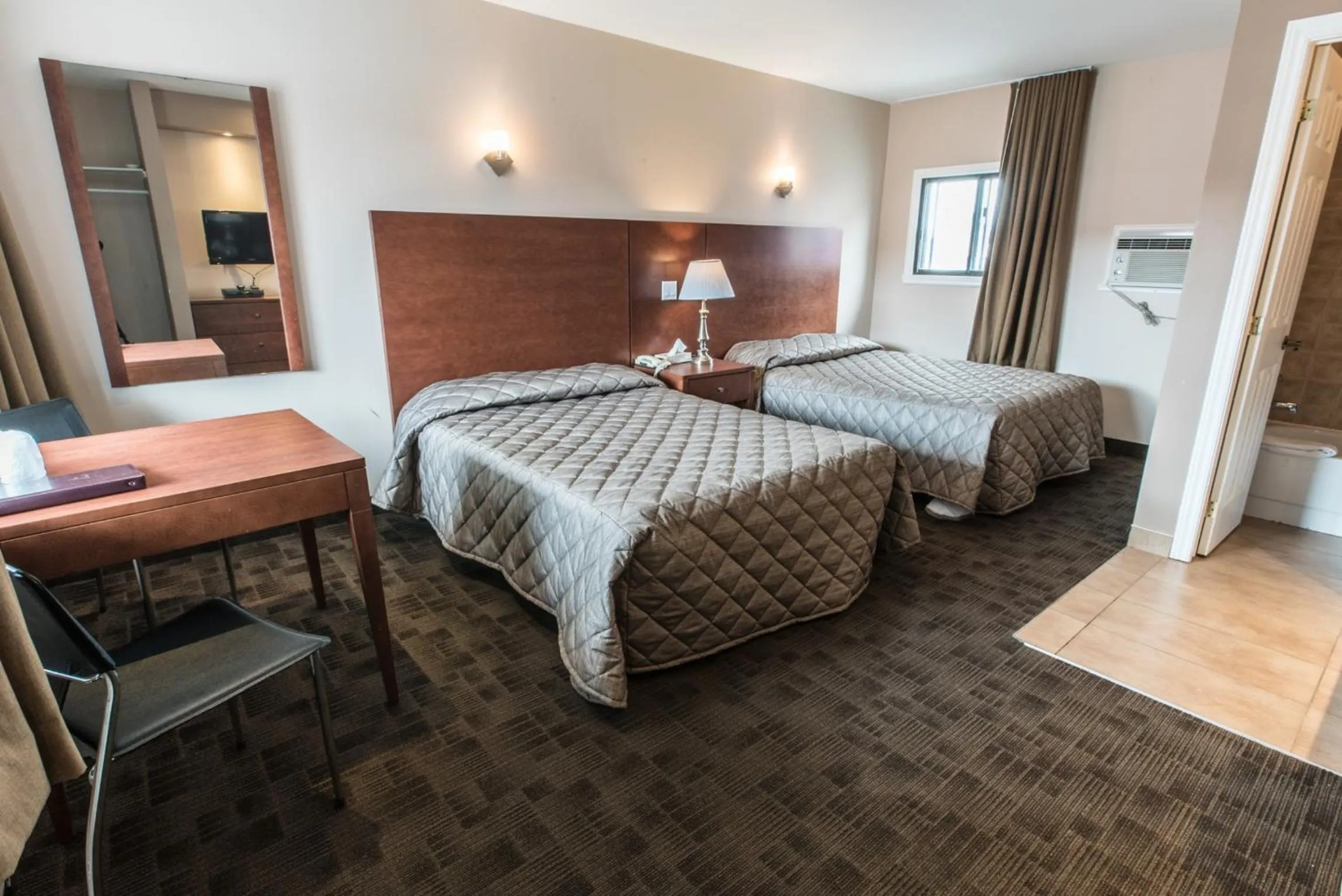 Day, Bed in Motel Falcon