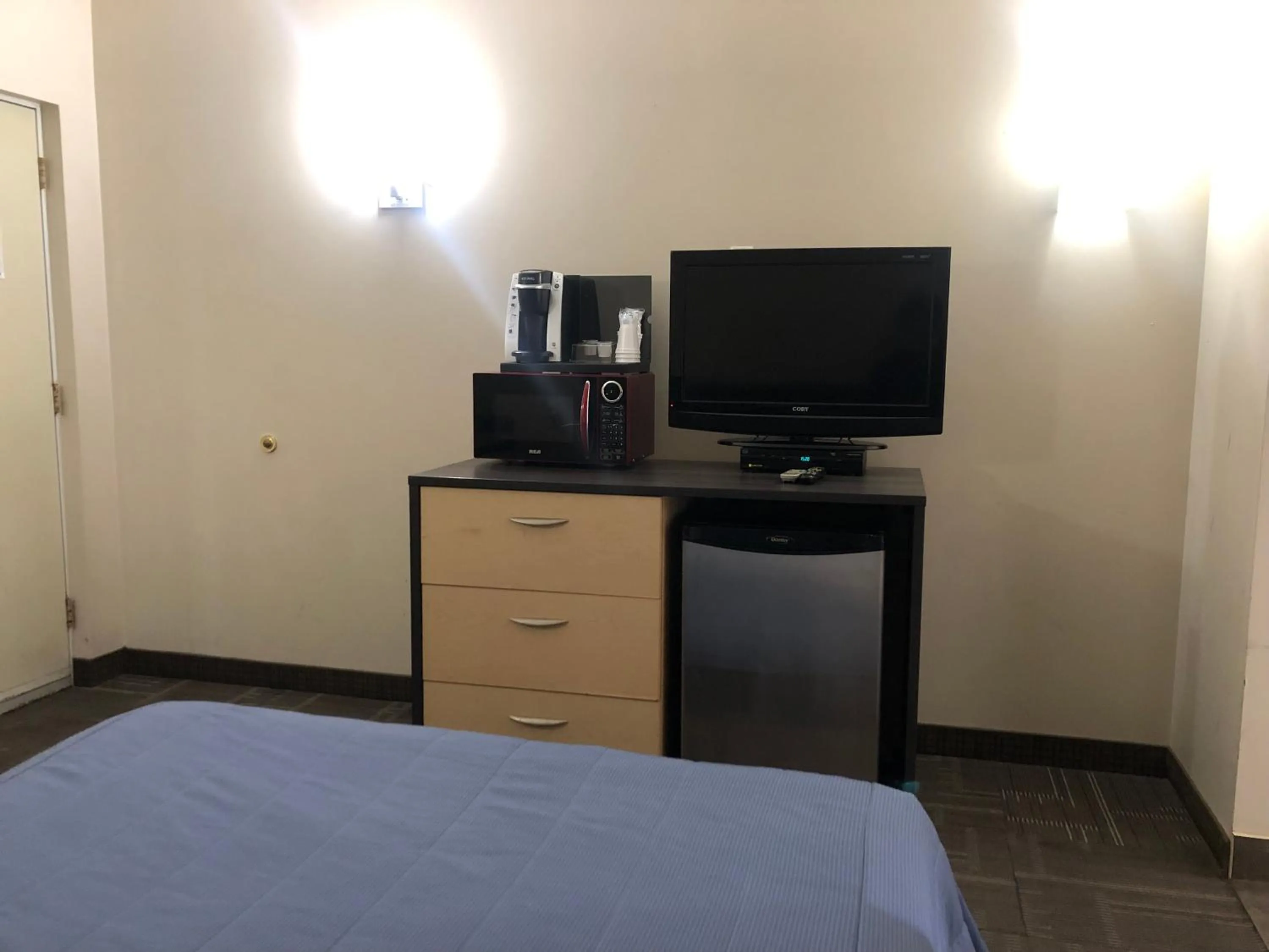 Bedroom, Bed in Motel Falcon