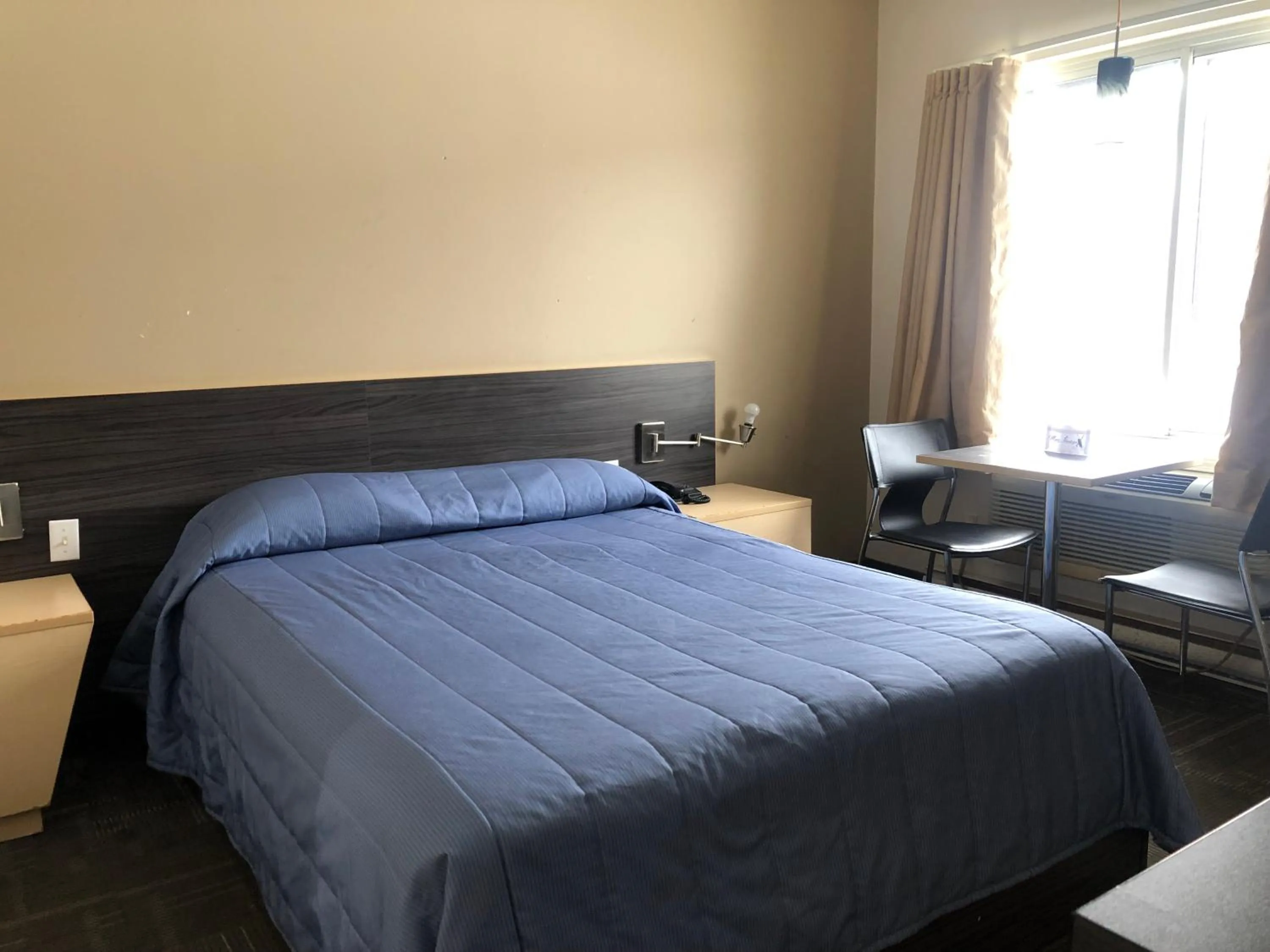 Bedroom, Bed in Motel Falcon