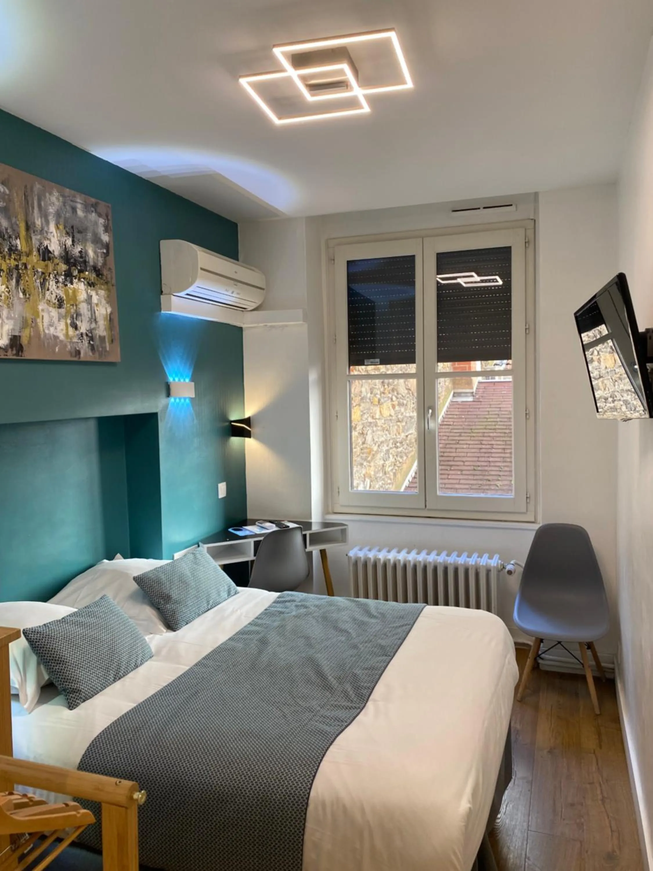 Photo of the whole room, Bed in Lyo Hôtel - Centre Lyon Perrache