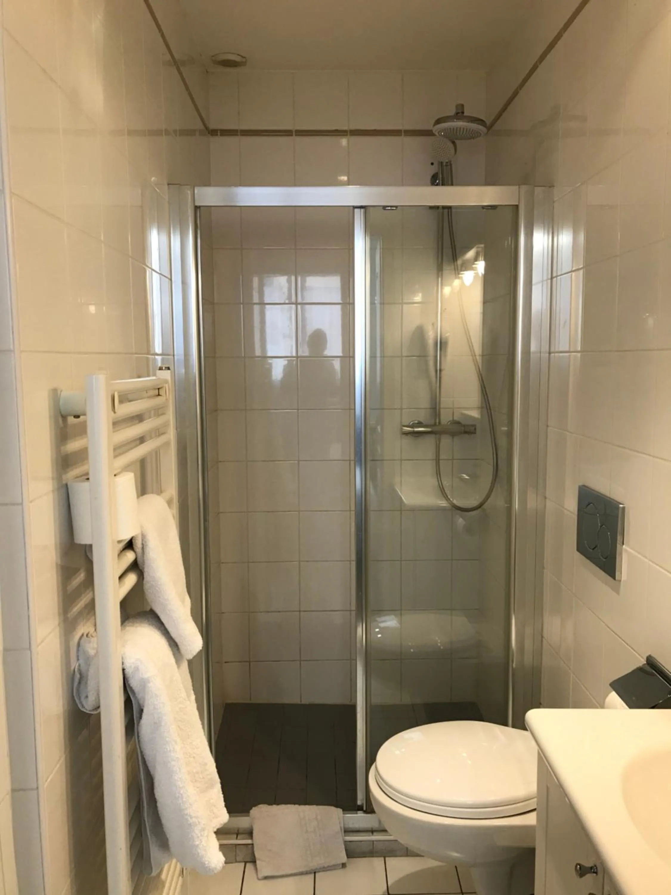 Bathroom in Lyo Hôtel - Centre Lyon Perrache