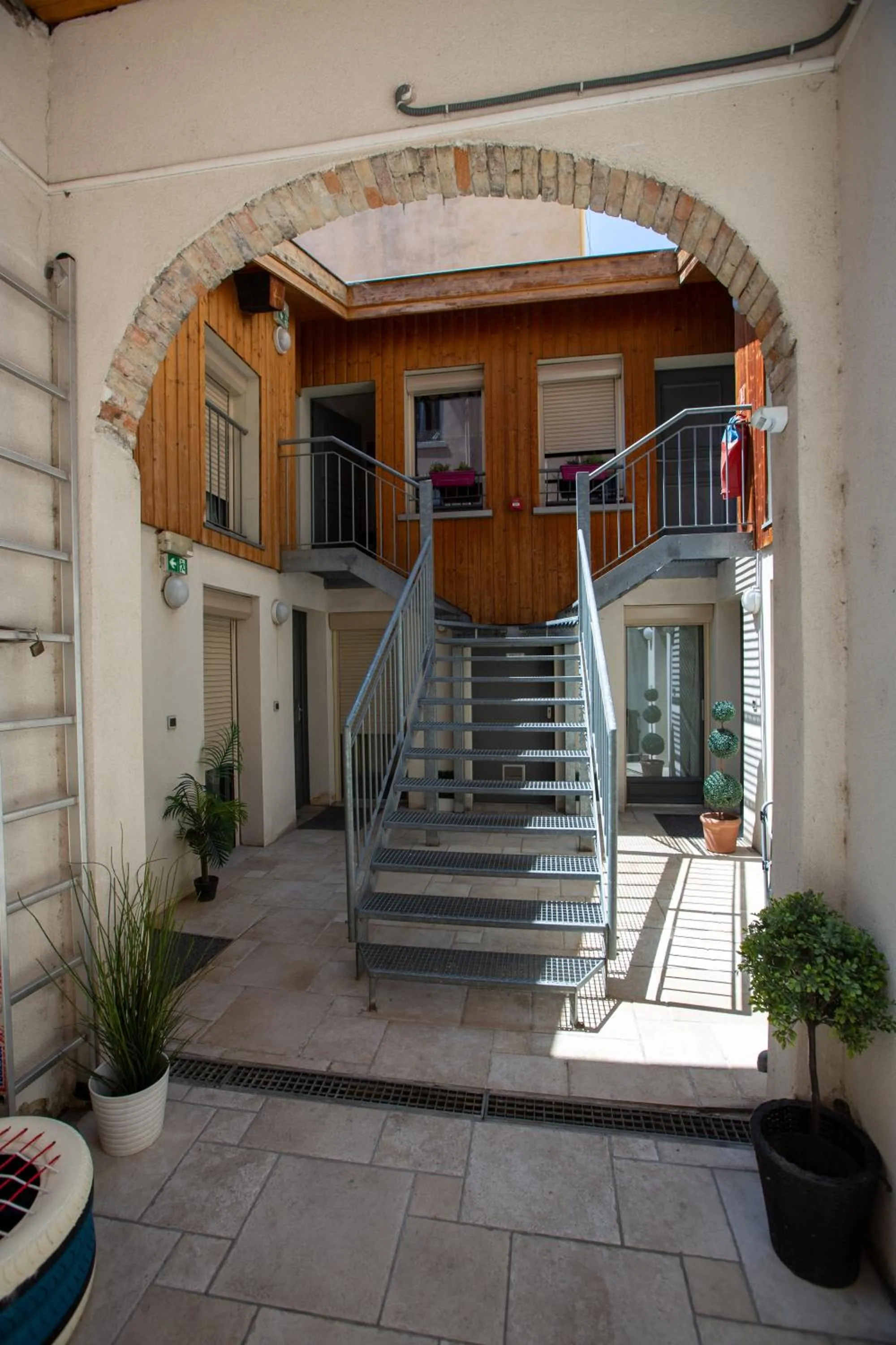 Patio in Lyo Hôtel - Centre Lyon Perrache