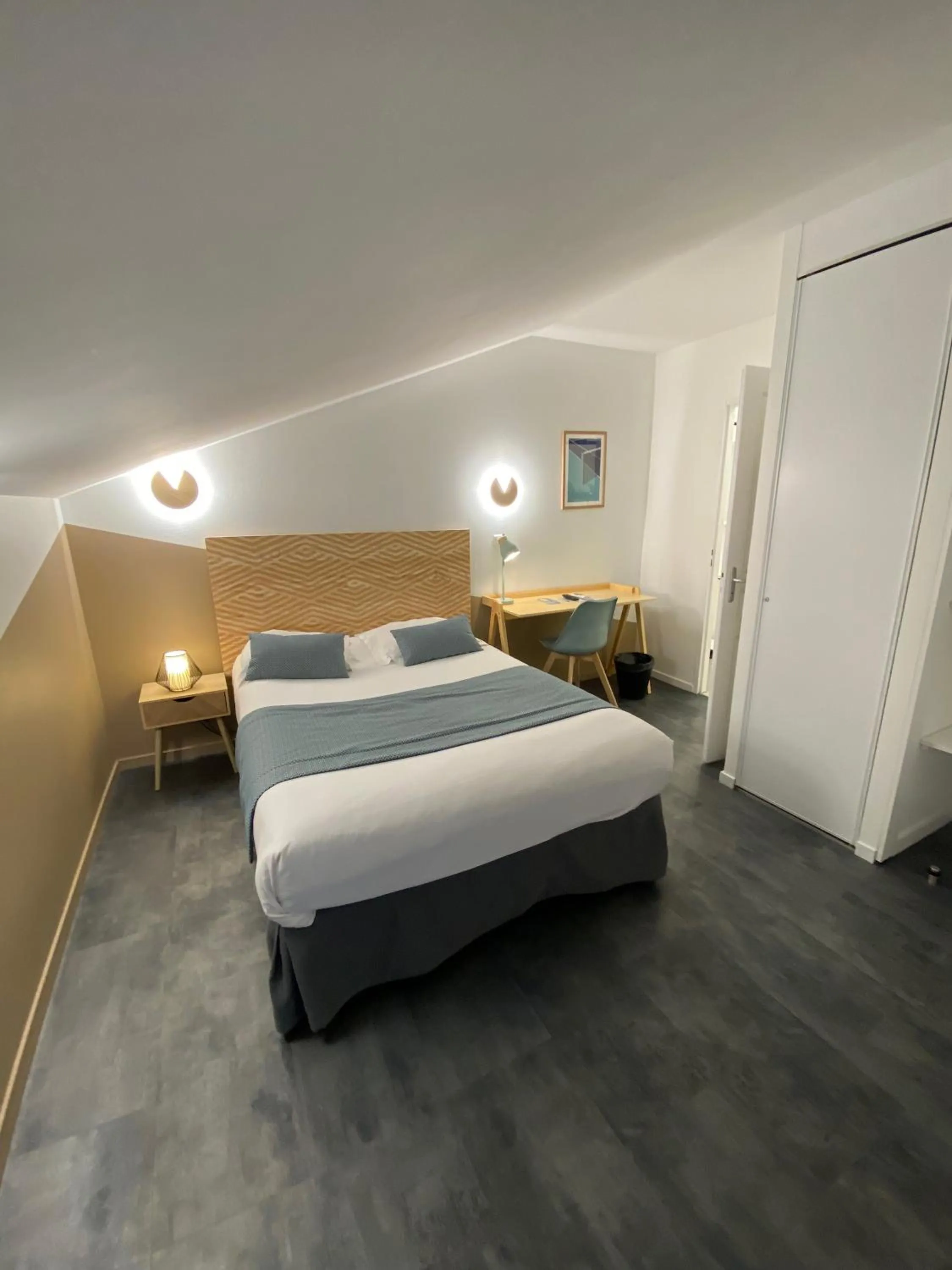Photo of the whole room, Bed in Lyo Hôtel - Centre Lyon Perrache