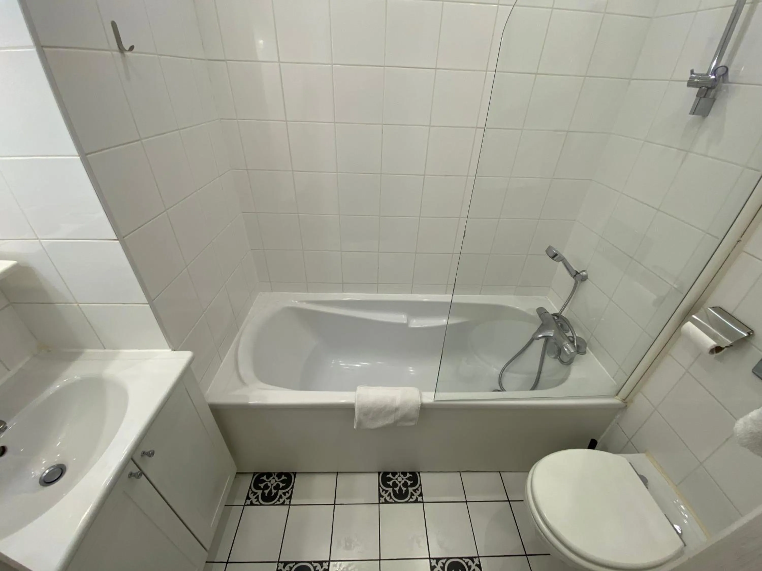 Toilet in Lyo Hôtel - Centre Lyon Perrache