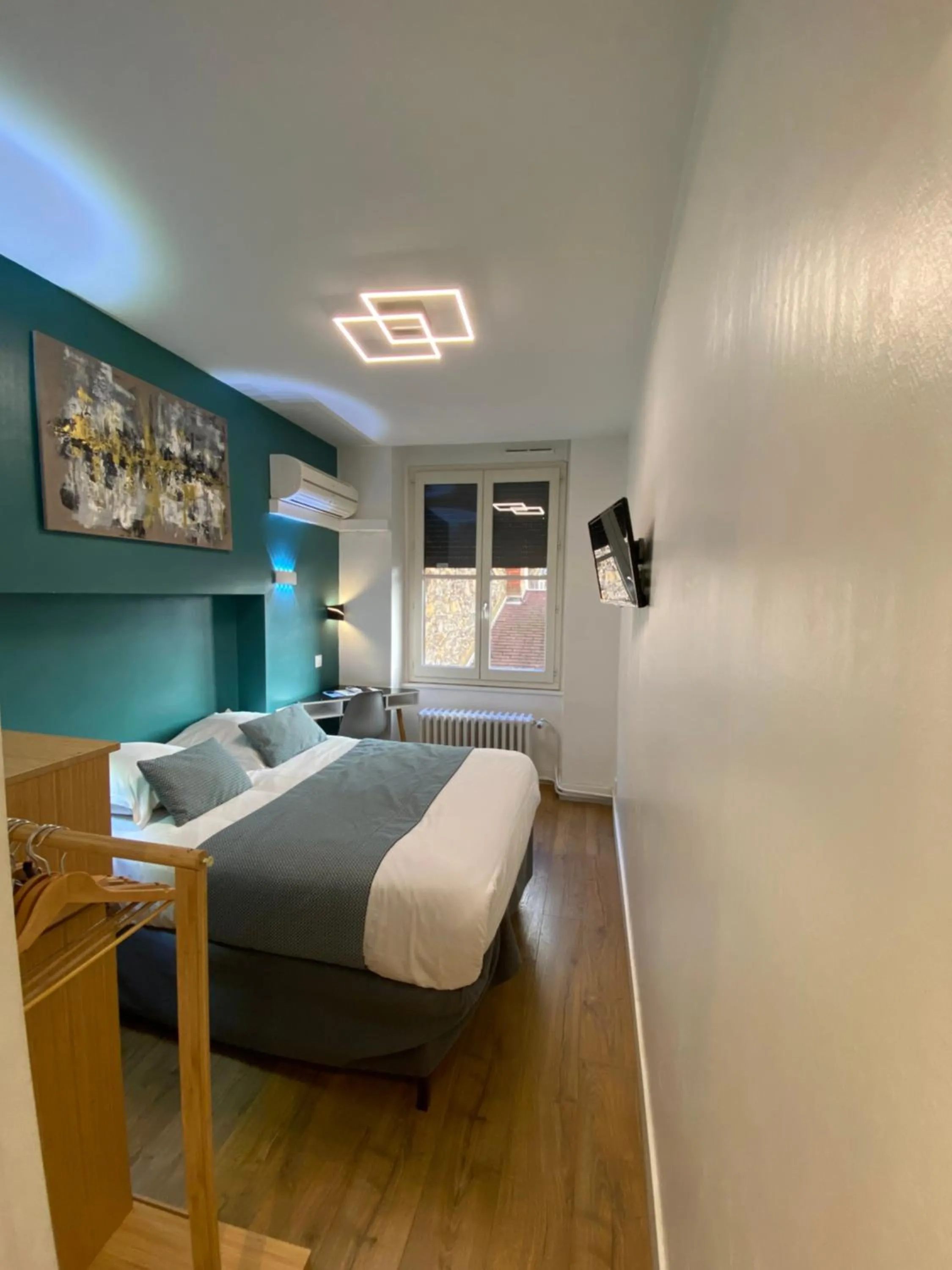 Photo of the whole room, Bed in Lyo Hôtel - Centre Lyon Perrache