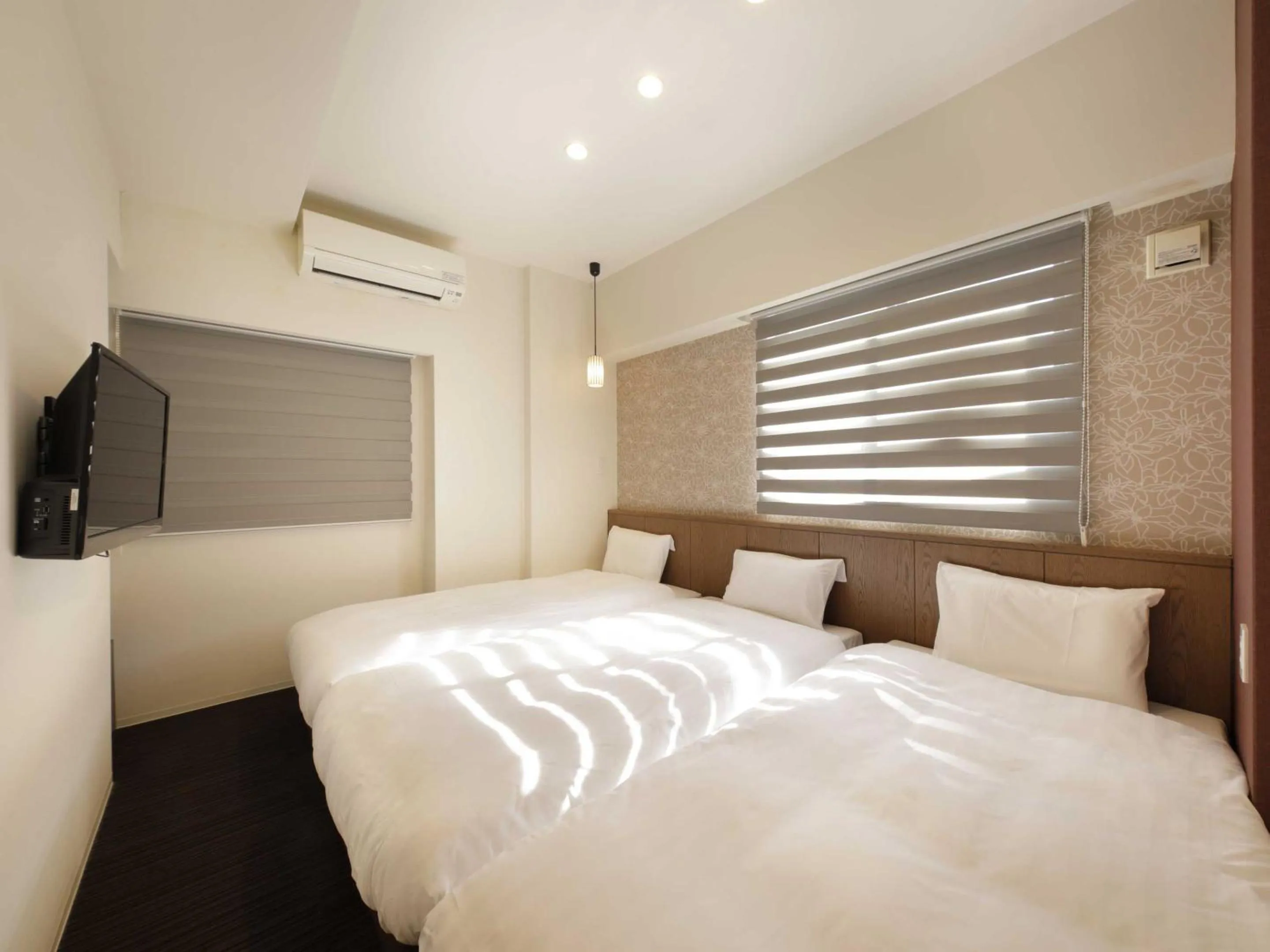 Photo of the whole room, Bed in Smart Place Inn Kyoto Nijojo-mae Station