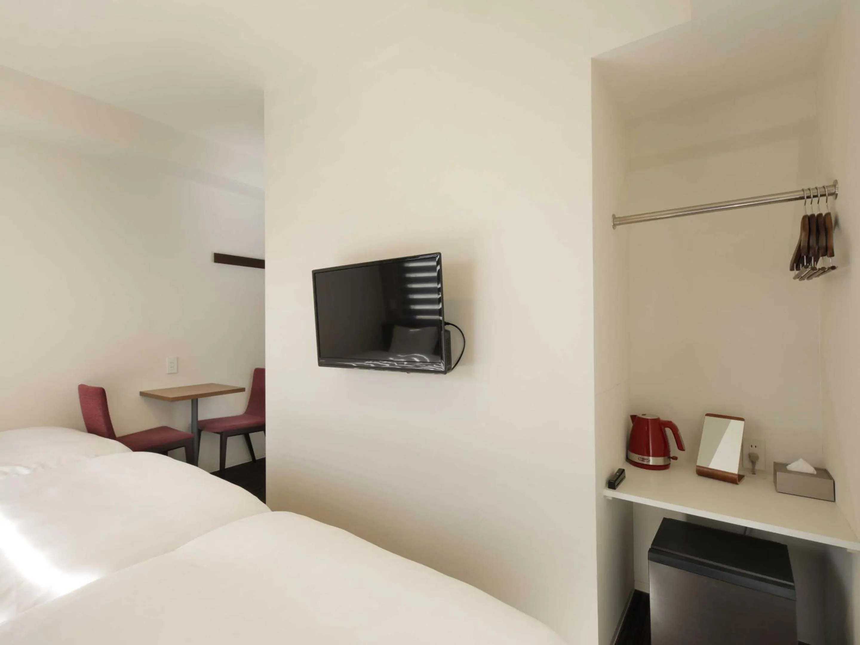 Photo of the whole room, Bed in Smart Place Inn Kyoto Nijojo-mae Station
