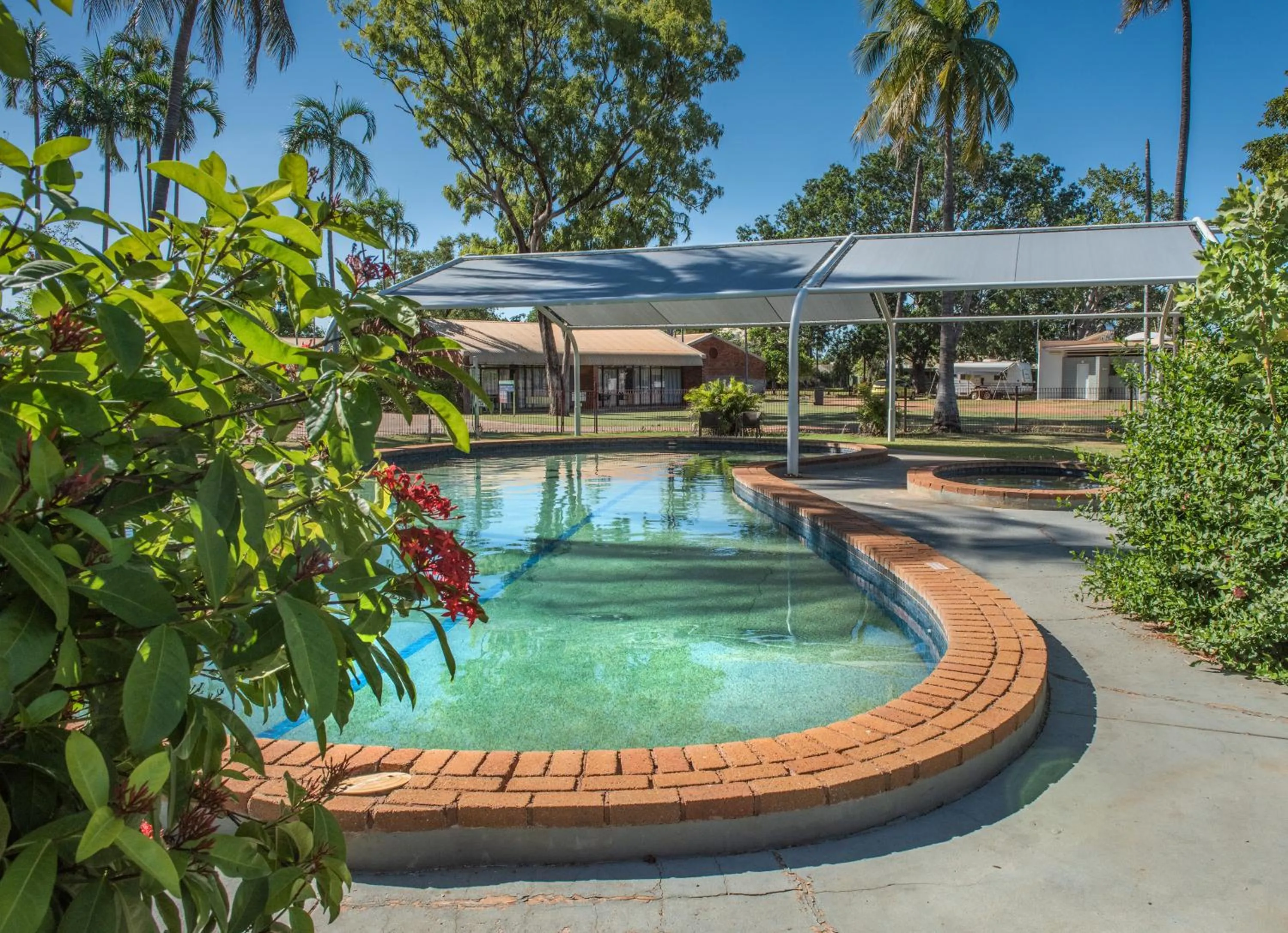 Swimming pool in Contour Hotel Katherine