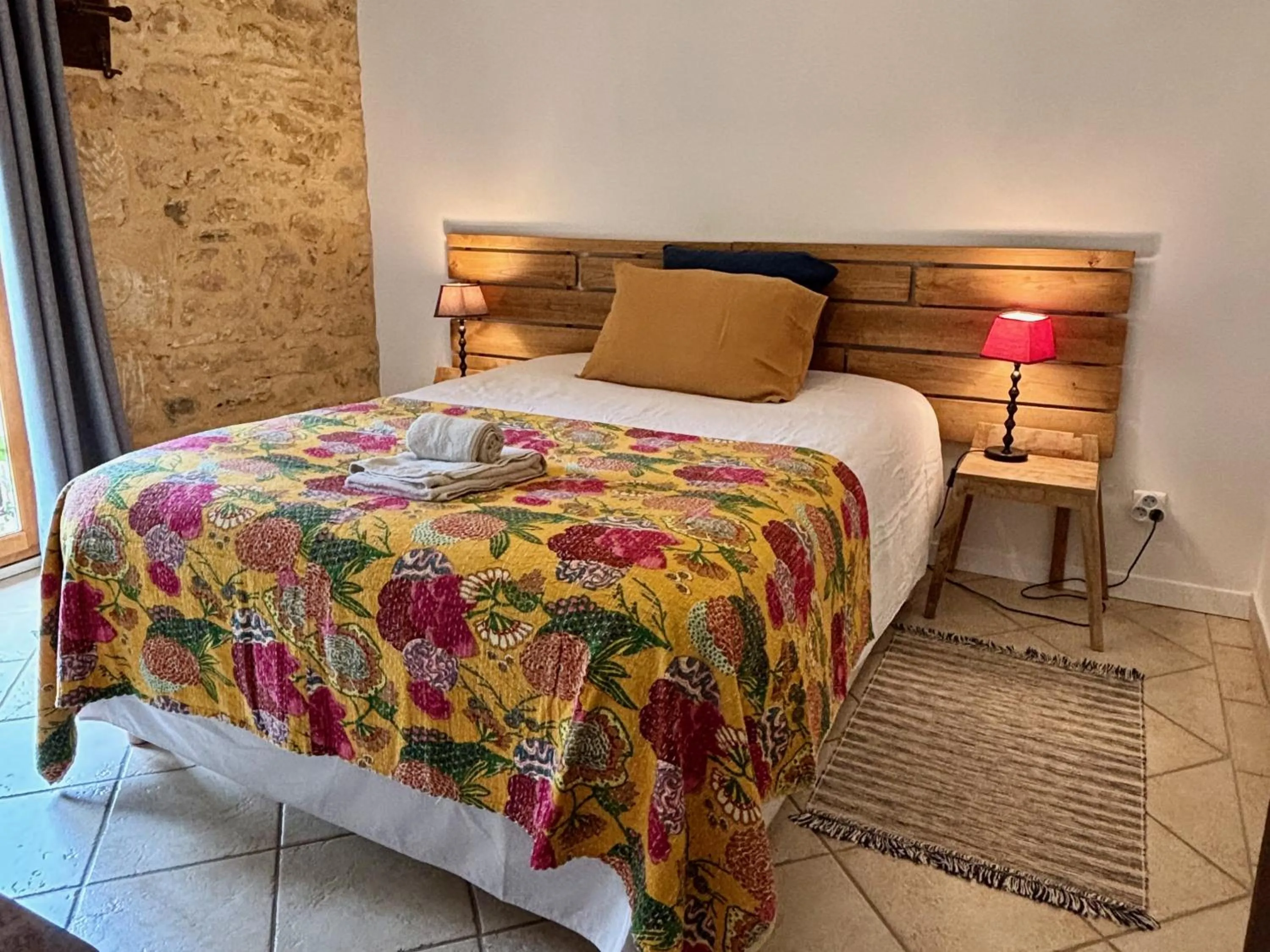 Bed in Le Petit Manoir de Vitrac