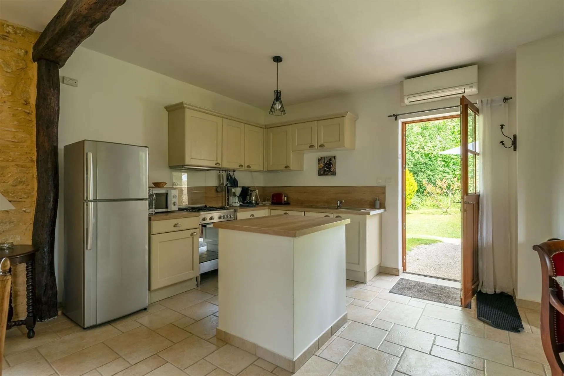 kitchen in Le Petit Manoir de Vitrac